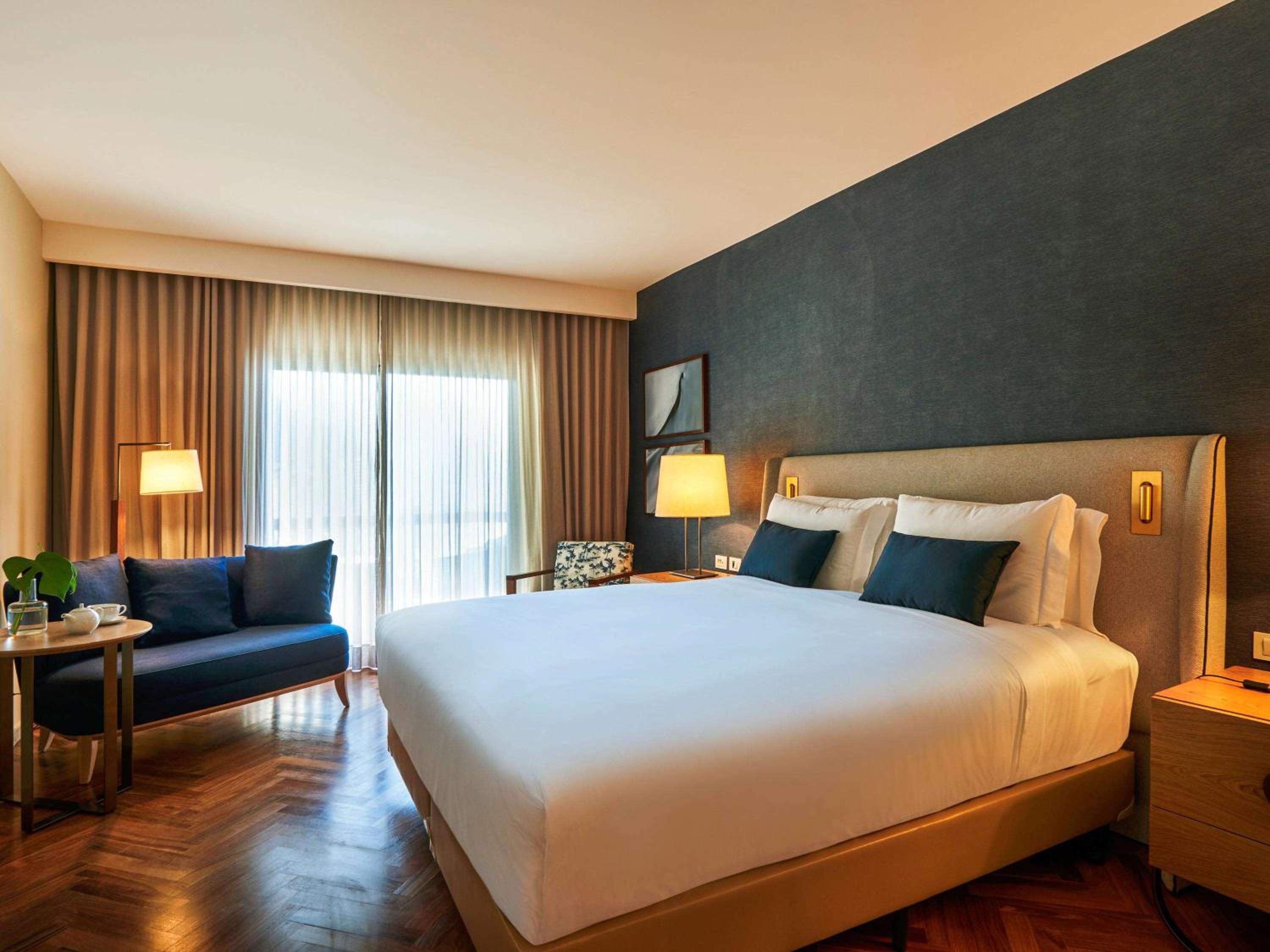Deluxe King Room with Ocean View