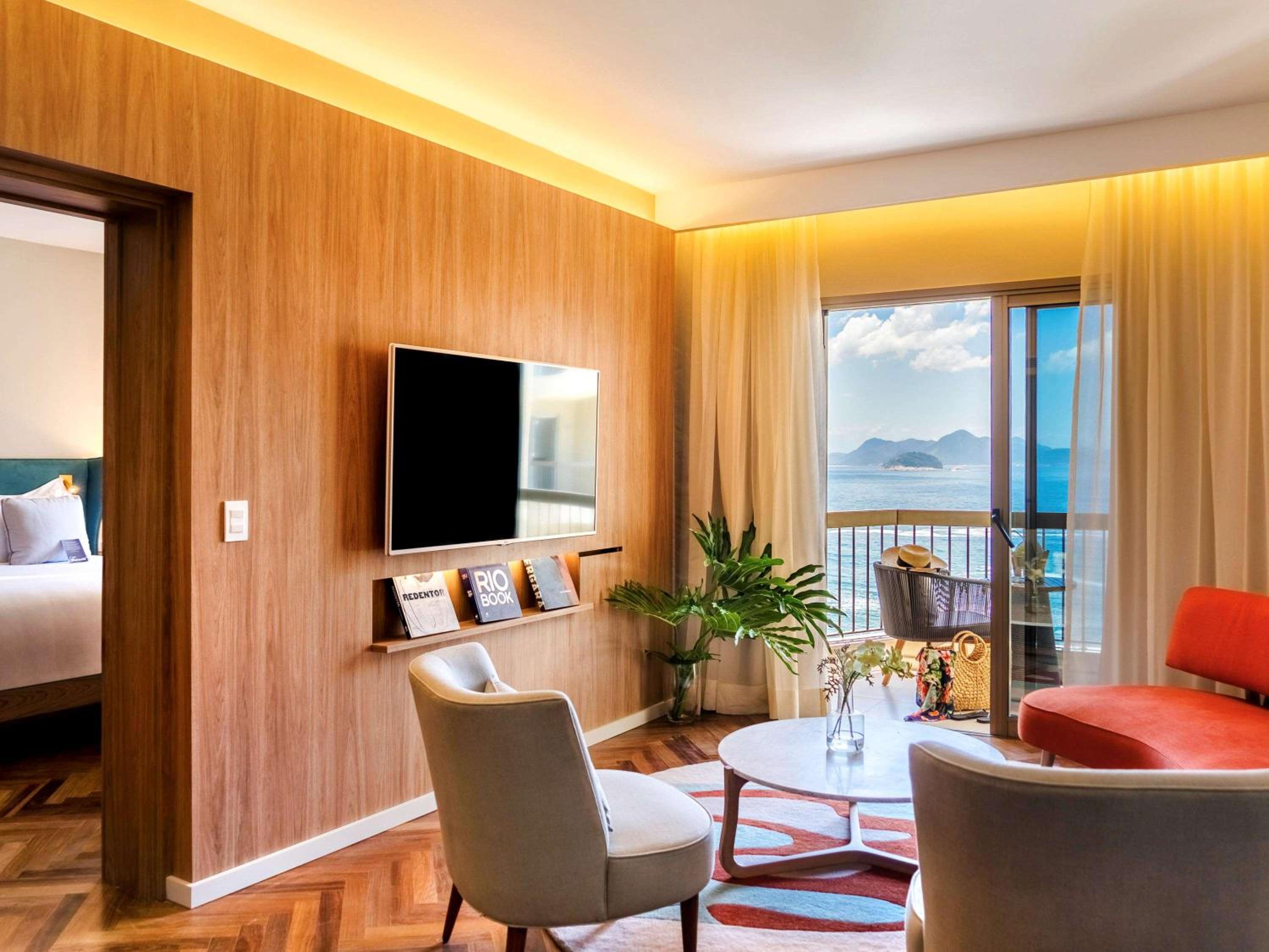 One-Bedroom King Suite with Sea View