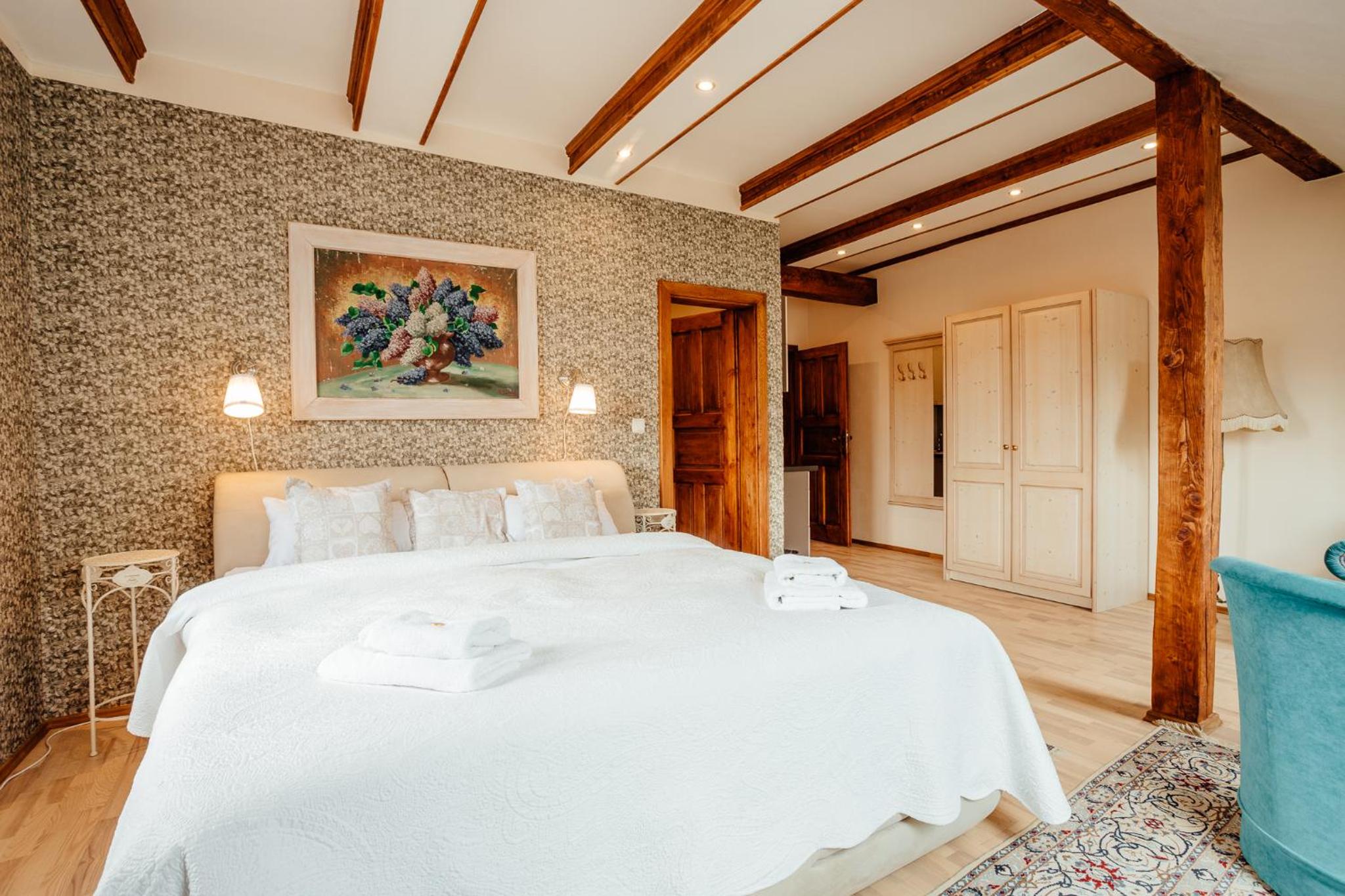 Deluxe Queen Room - Photo 1
