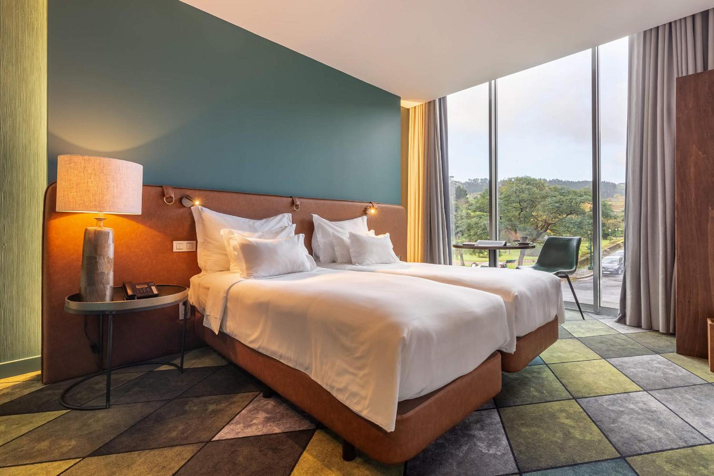 Deluxe Double Room with One Twin Bed and 2 Adults Occupancy (Non Smoking)