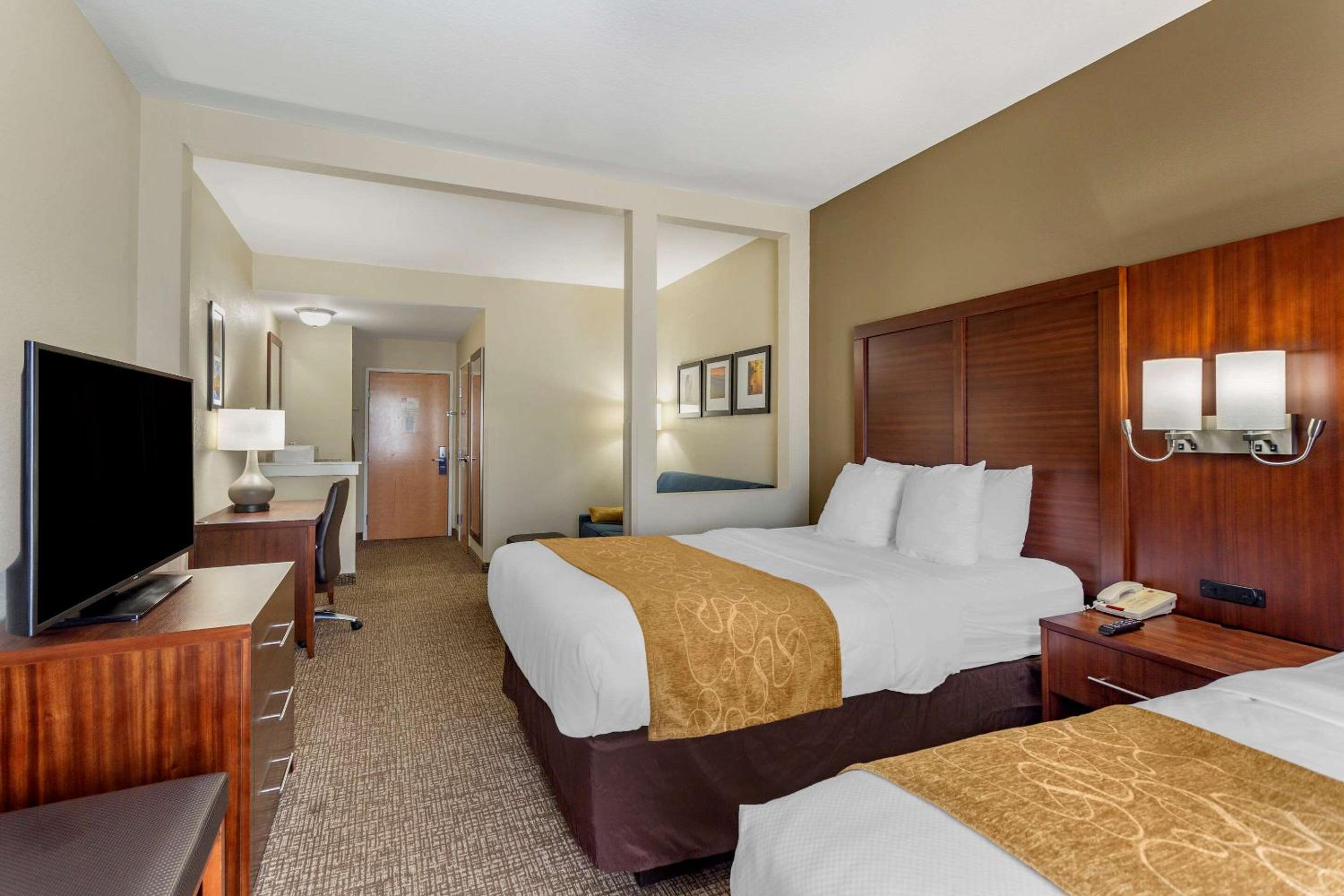 Double Suite with Two Double Beds - Non-Smoking - Photo 7