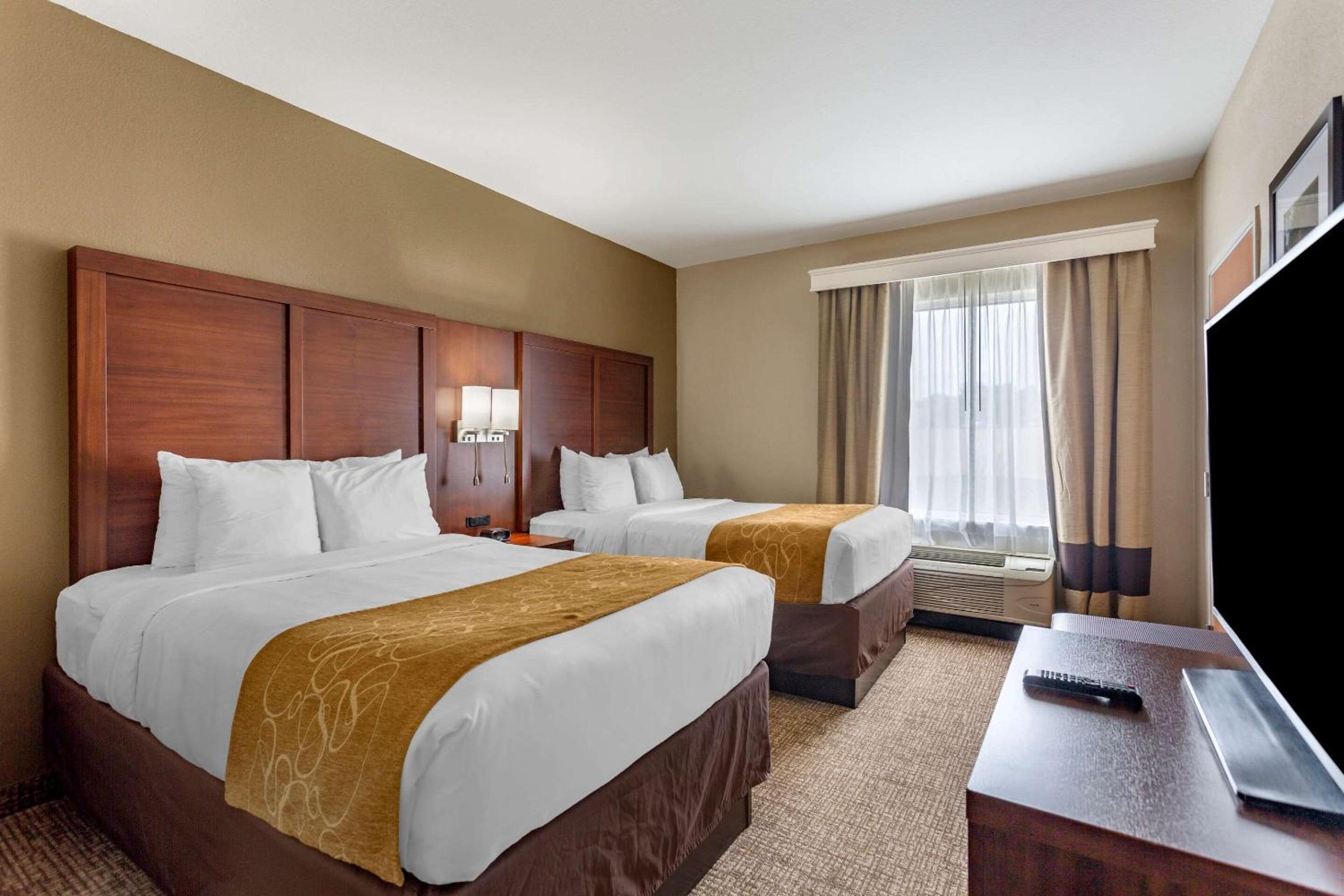 Double Suite with Two Double Beds - Non-Smoking - Photo 1