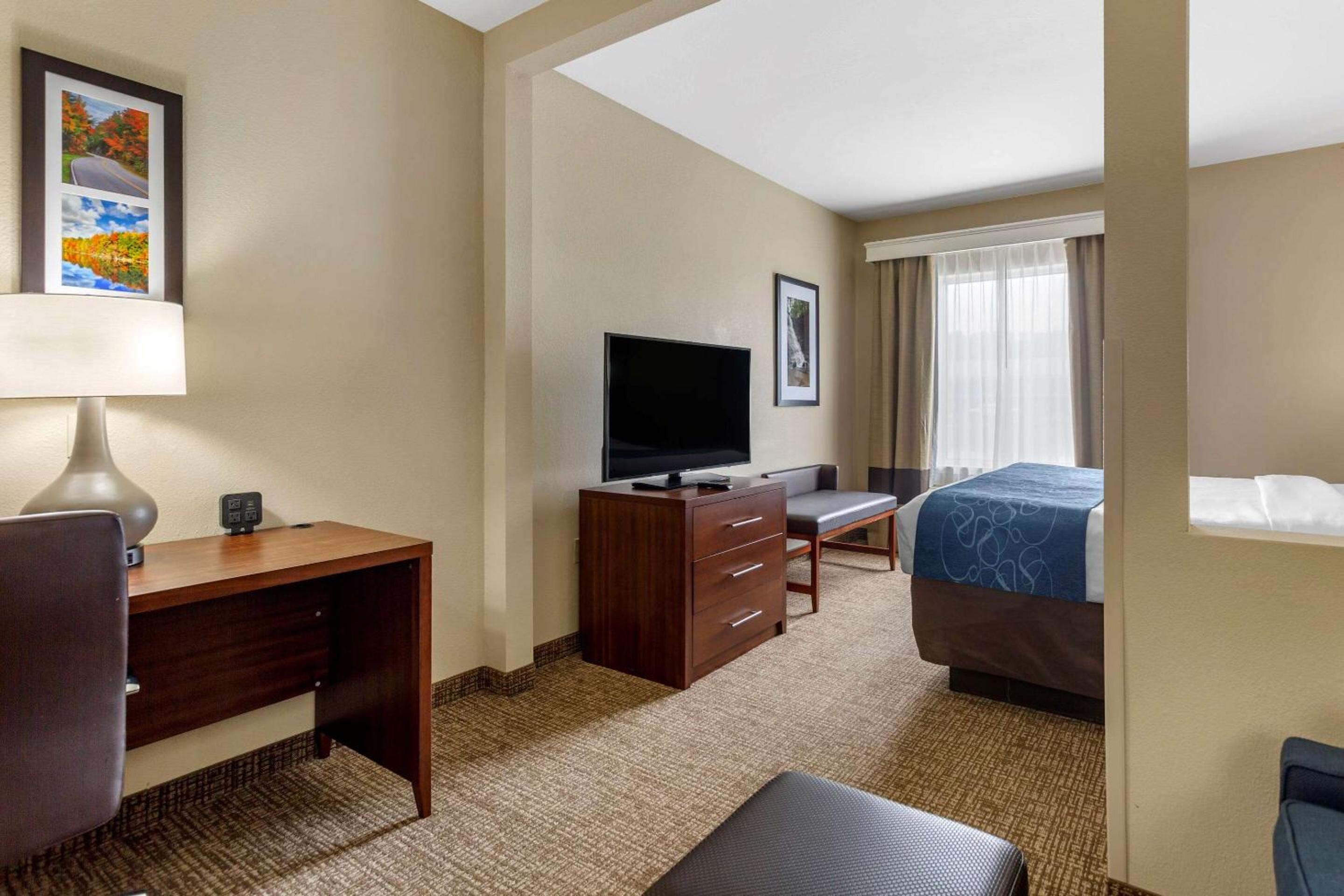 King Suite - Disability Access/Non-Smoking - Photo 7