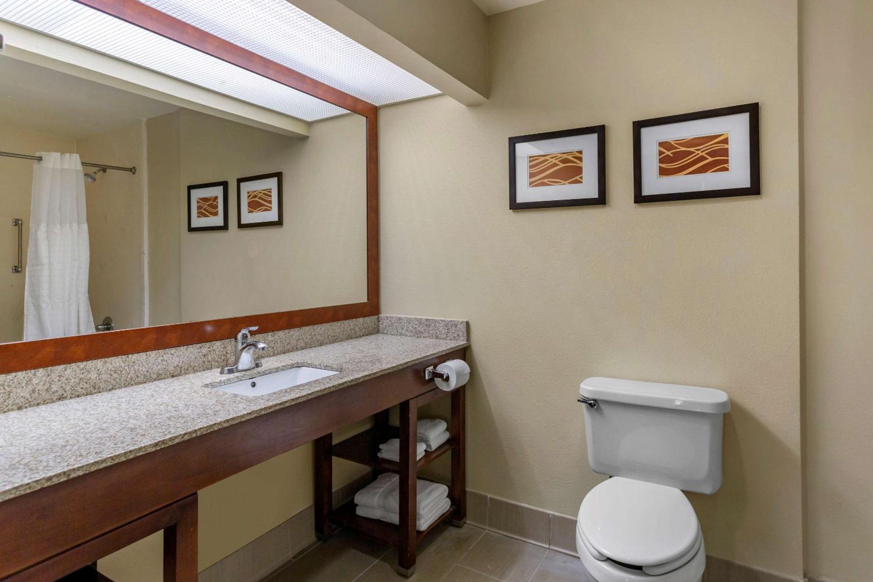 Double Suite with Two Double Beds - Non-Smoking - Photo 6