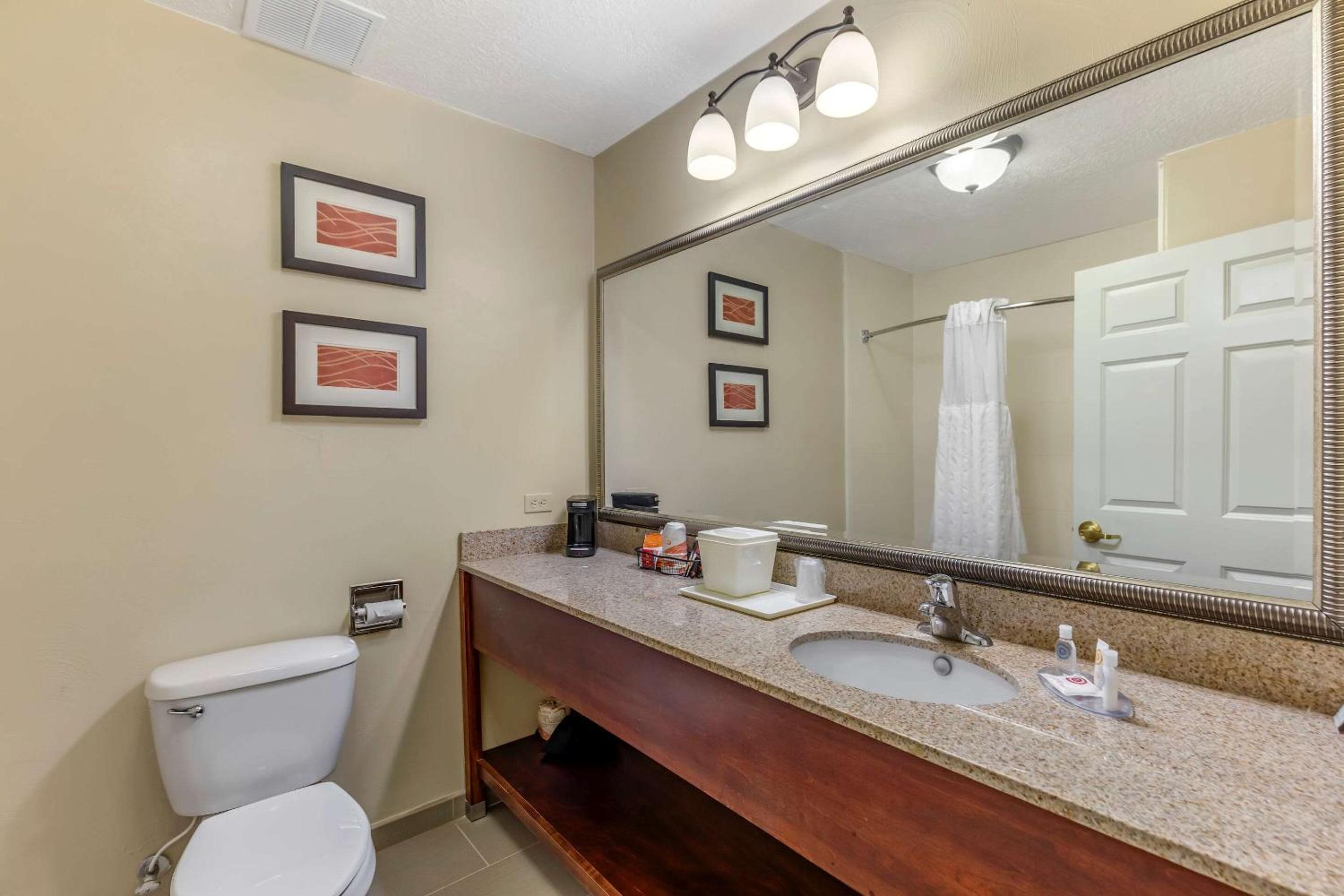 Standard King Room - Non-Smoking  - Photo 3