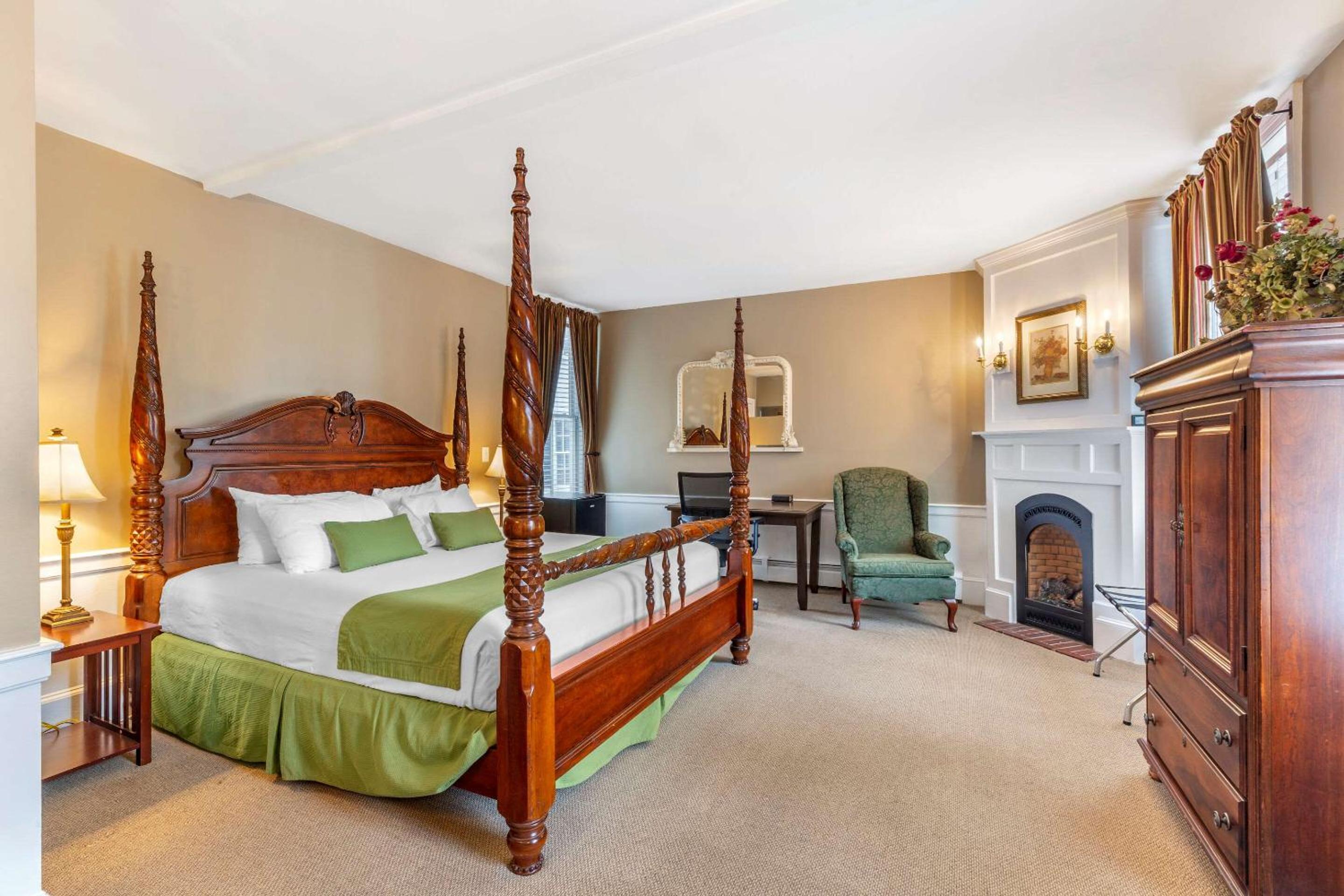King Room - Non-Smoking - Photo 6