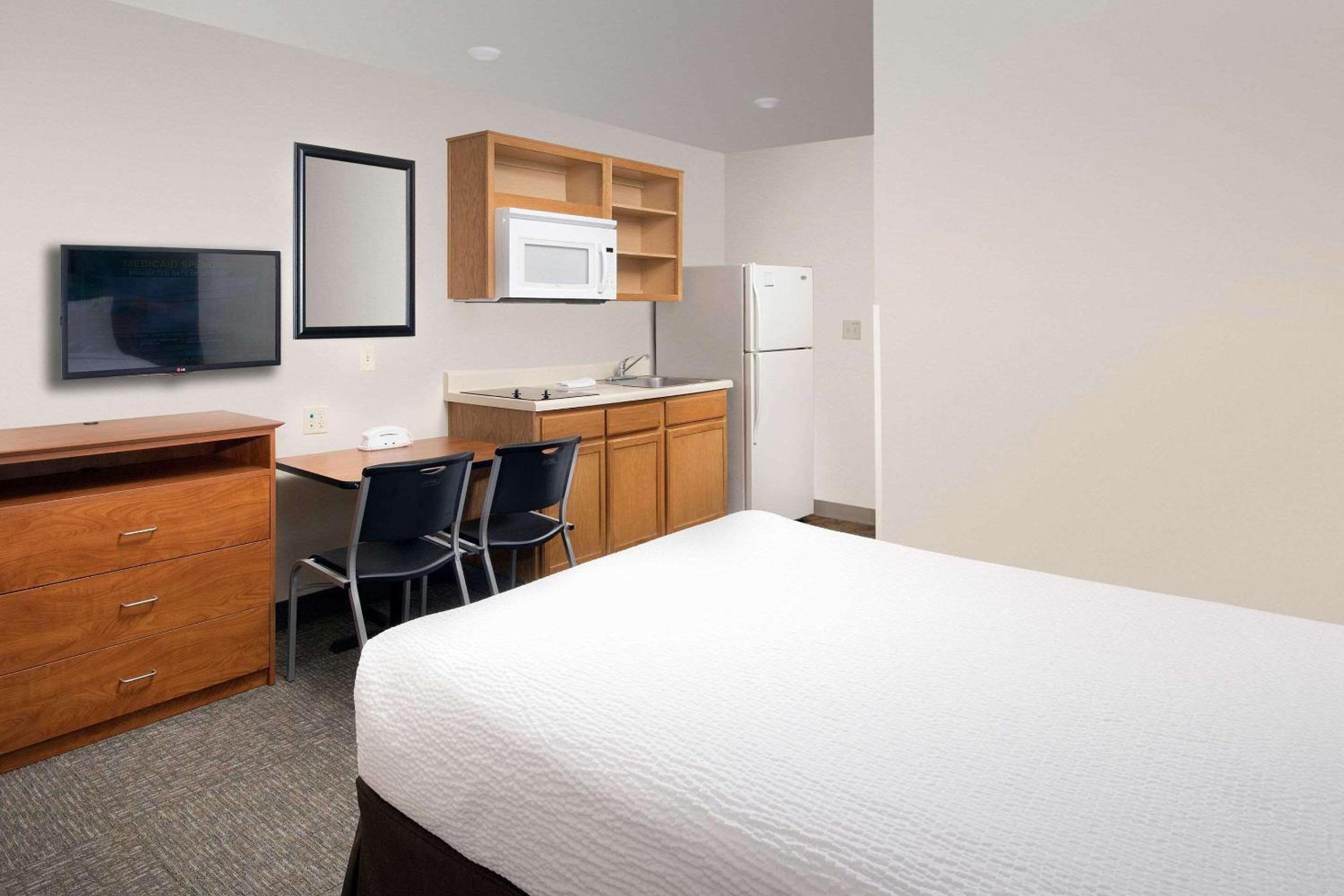 Standard Double Room with Roll-In Shower - Disability Access/Non-Smoking  photo 2