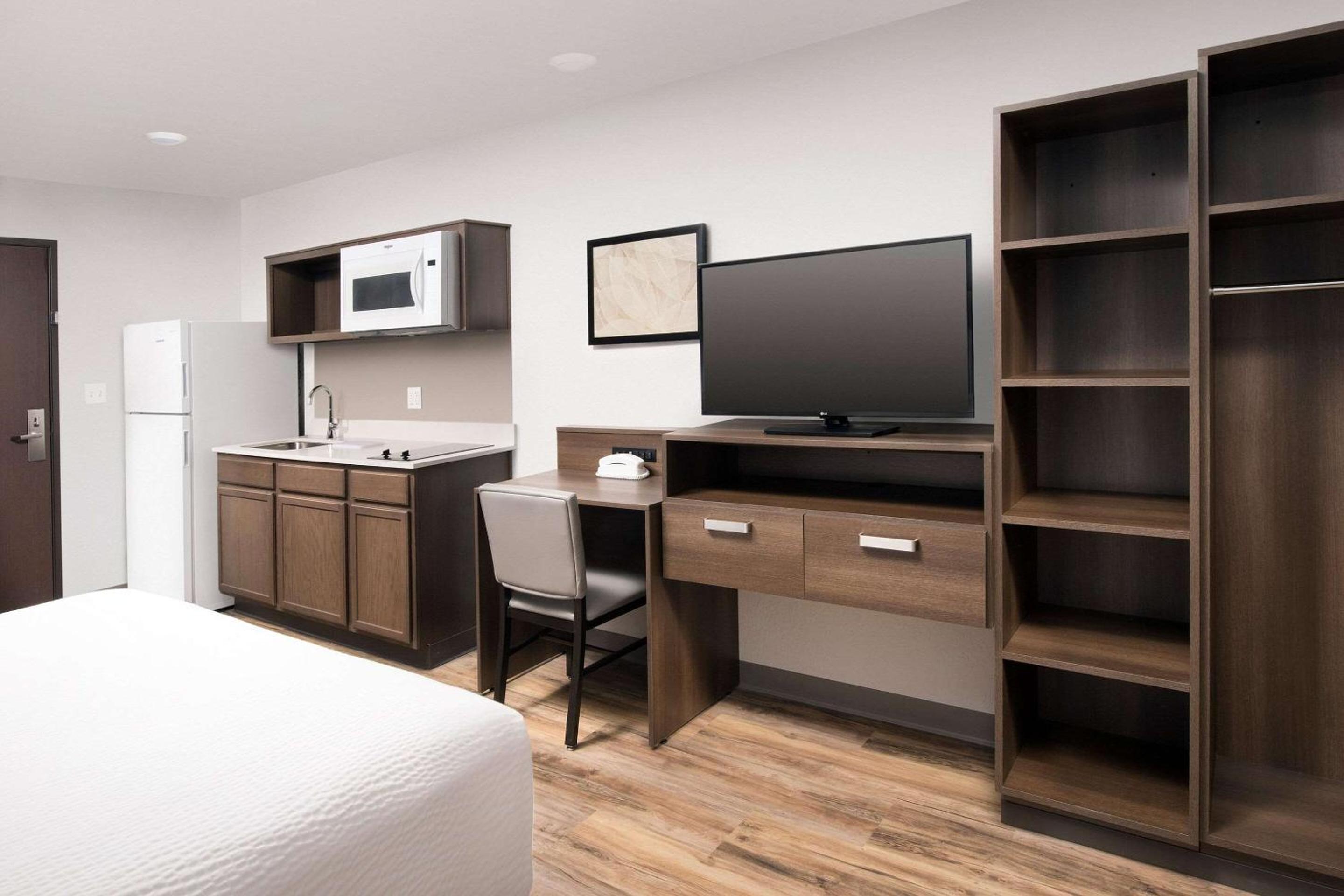 Queen Room with Two Queen Beds - Accessible/Non-Smoking photo 3
