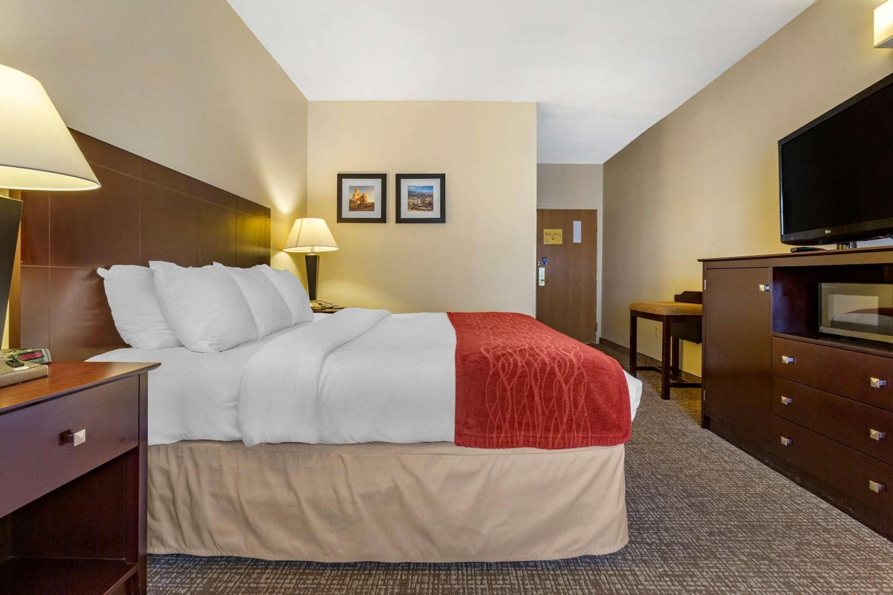 King Room - Accessible/Non-Smoking - Photo 4