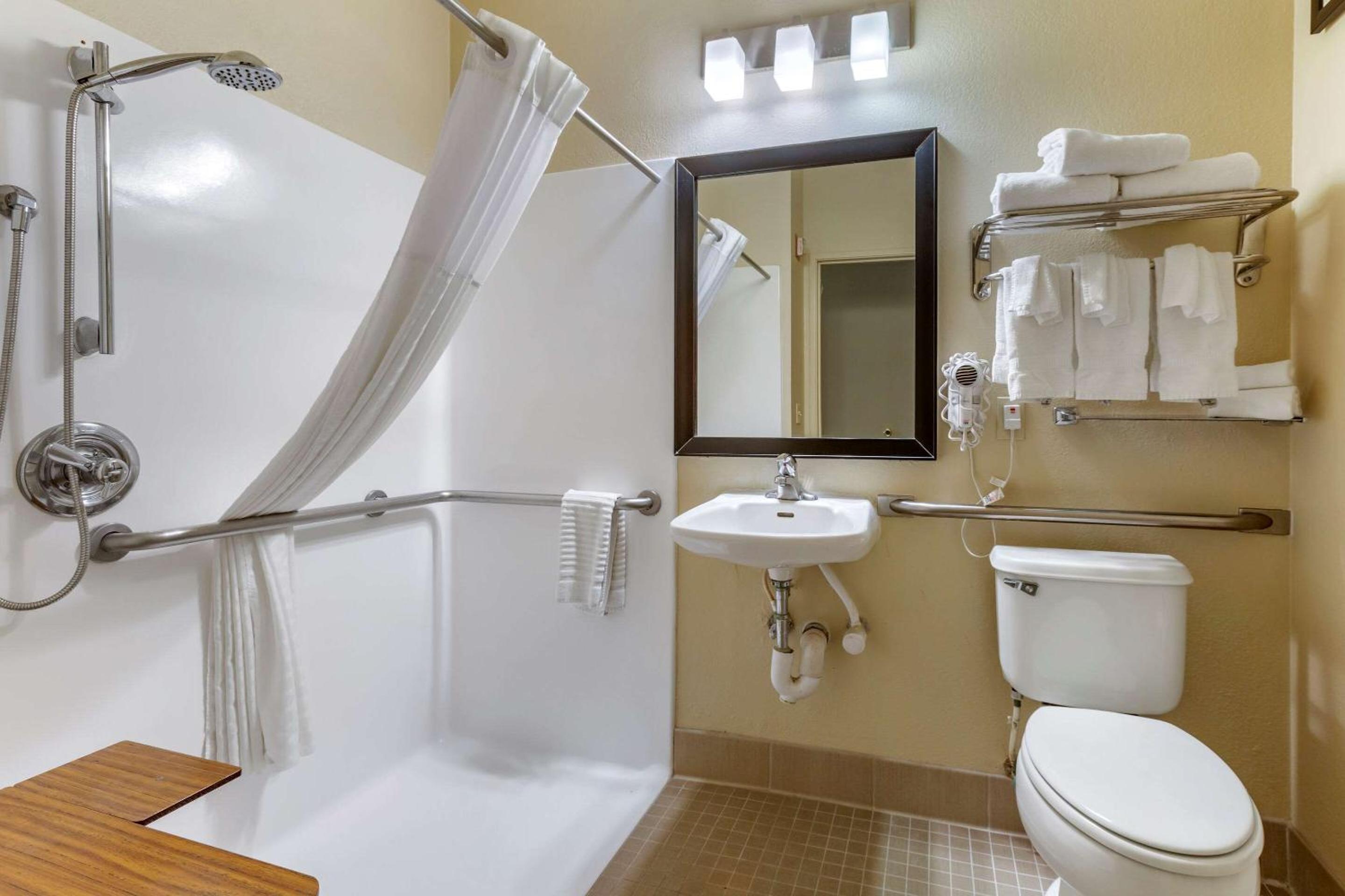 King Room - Accessible/Non-Smoking - Photo 3