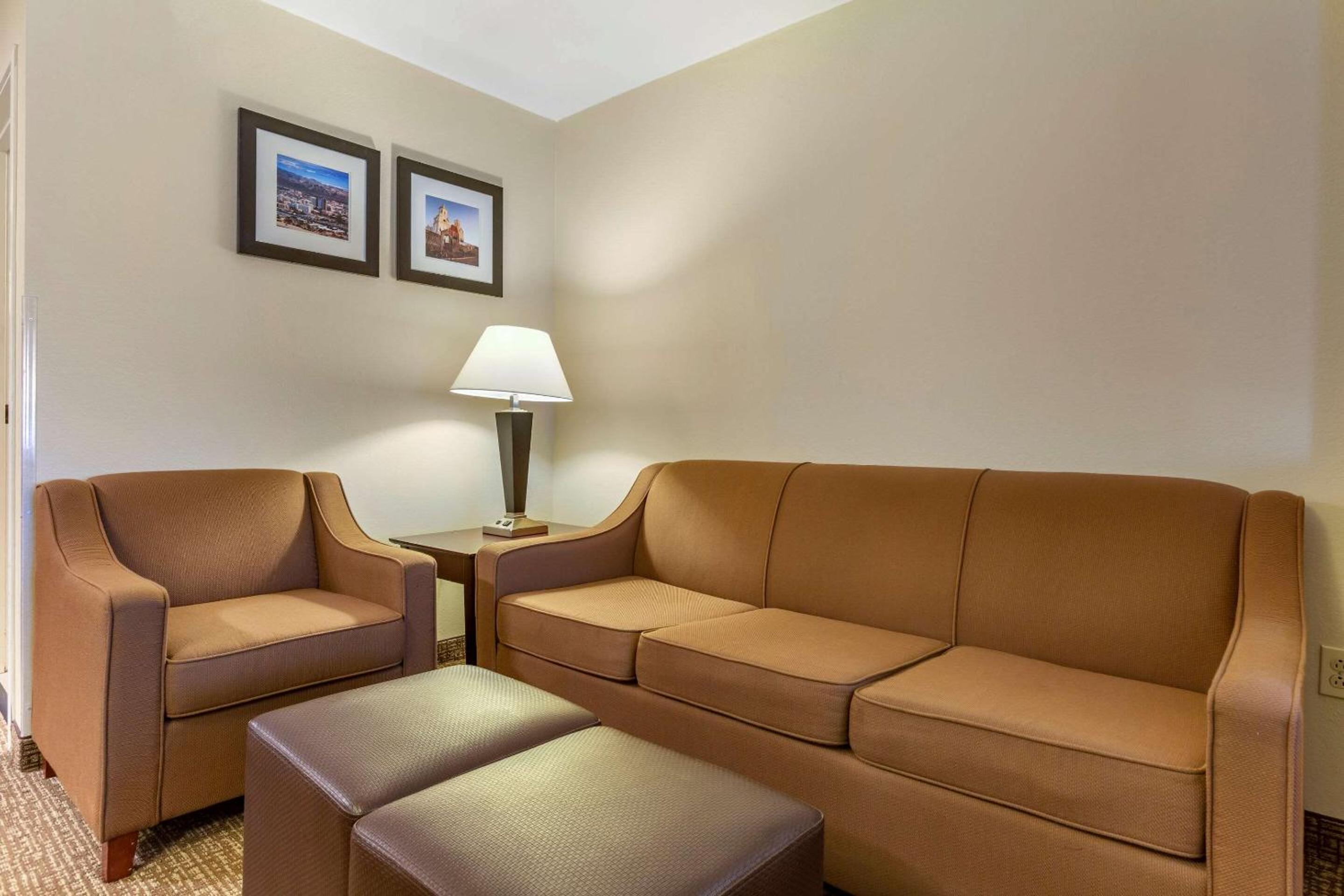 Suite with Two Queen Beds - Accessible/Non-Smoking - Photo 2