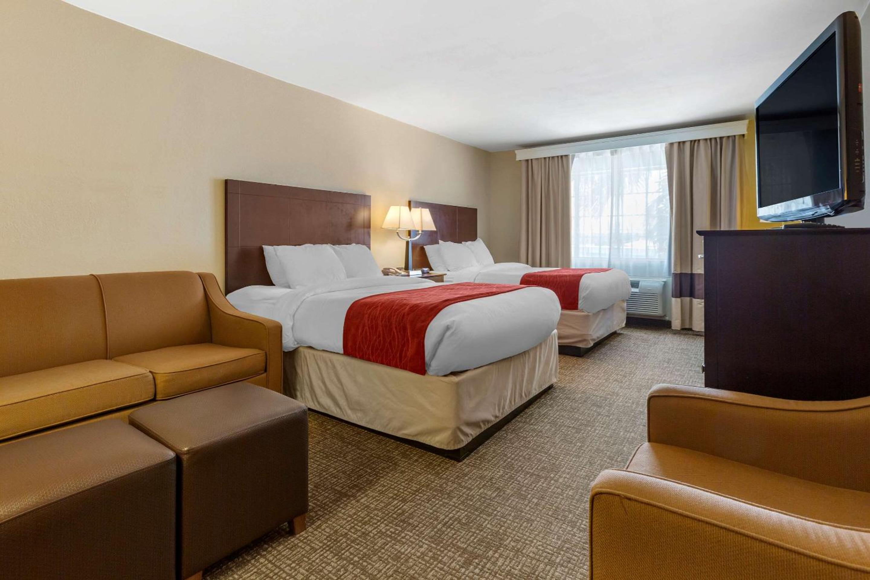 Suite with Two Queen Beds - Accessible/Non-Smoking - Photo 3