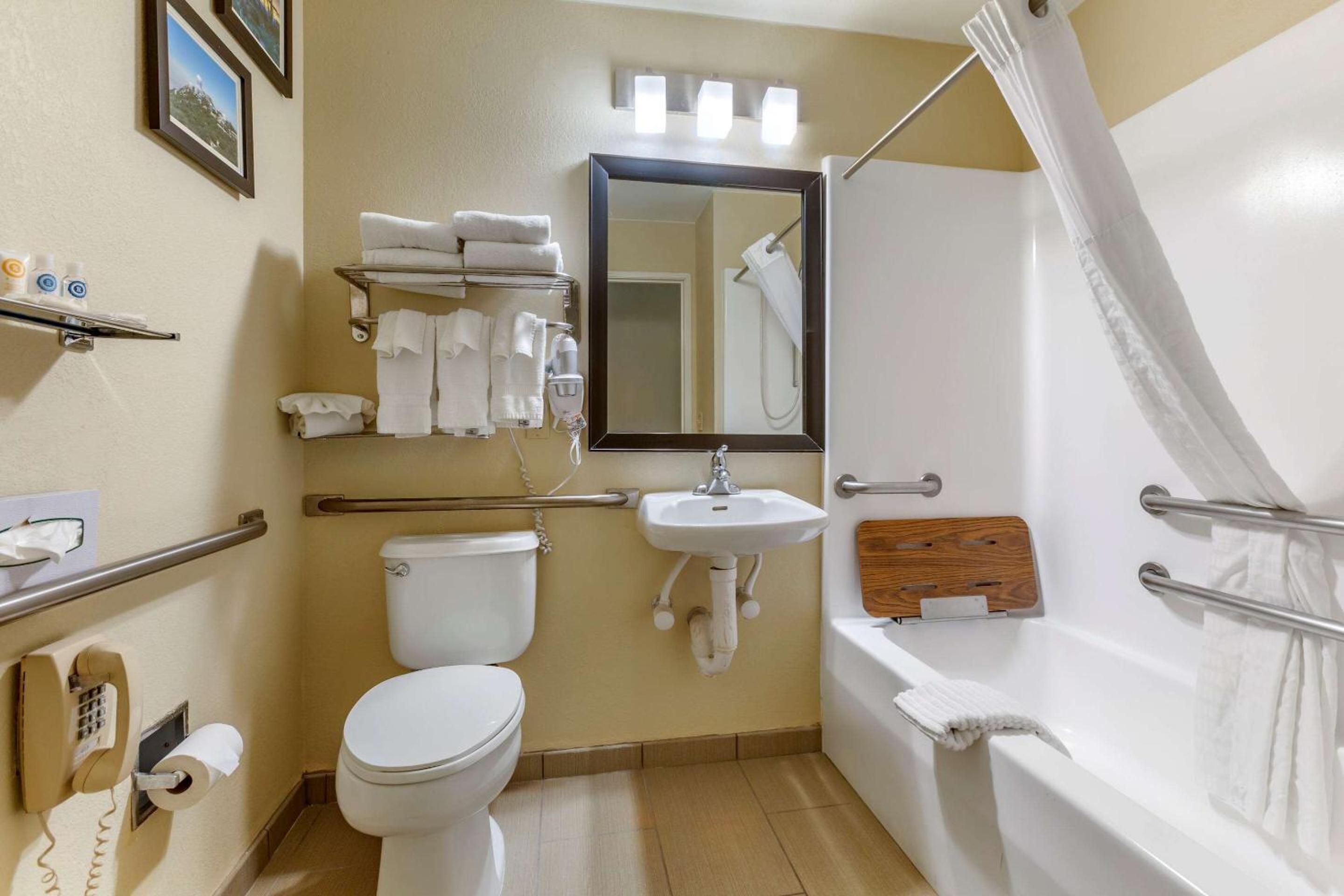 Suite with Two Queen Beds - Accessible/Non-Smoking - Photo 4