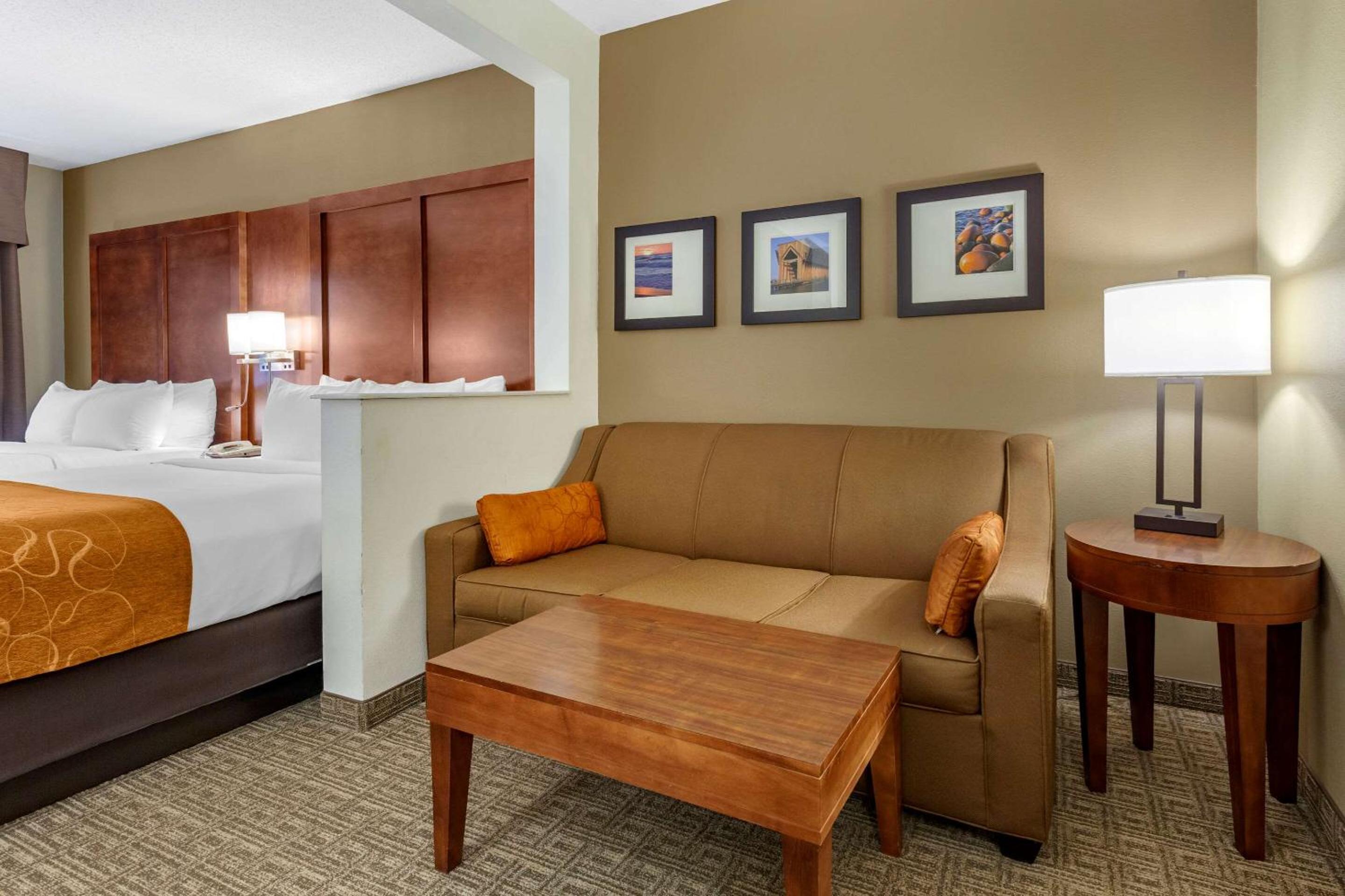 Double Suite with Two Queen Beds - Non-Smoking - Photo 1