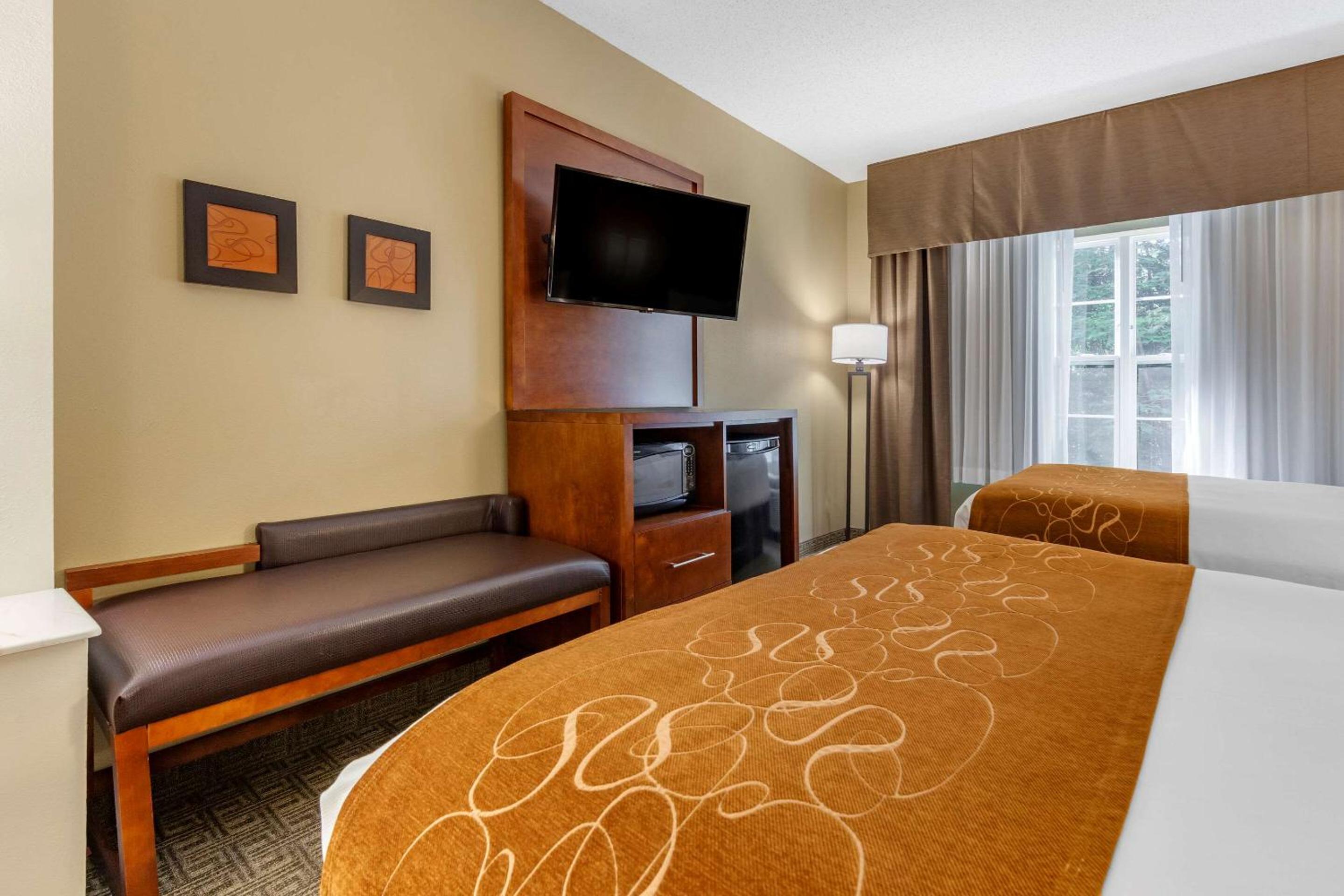 Double Suite with Two Queen Beds - Non-Smoking - Photo 3