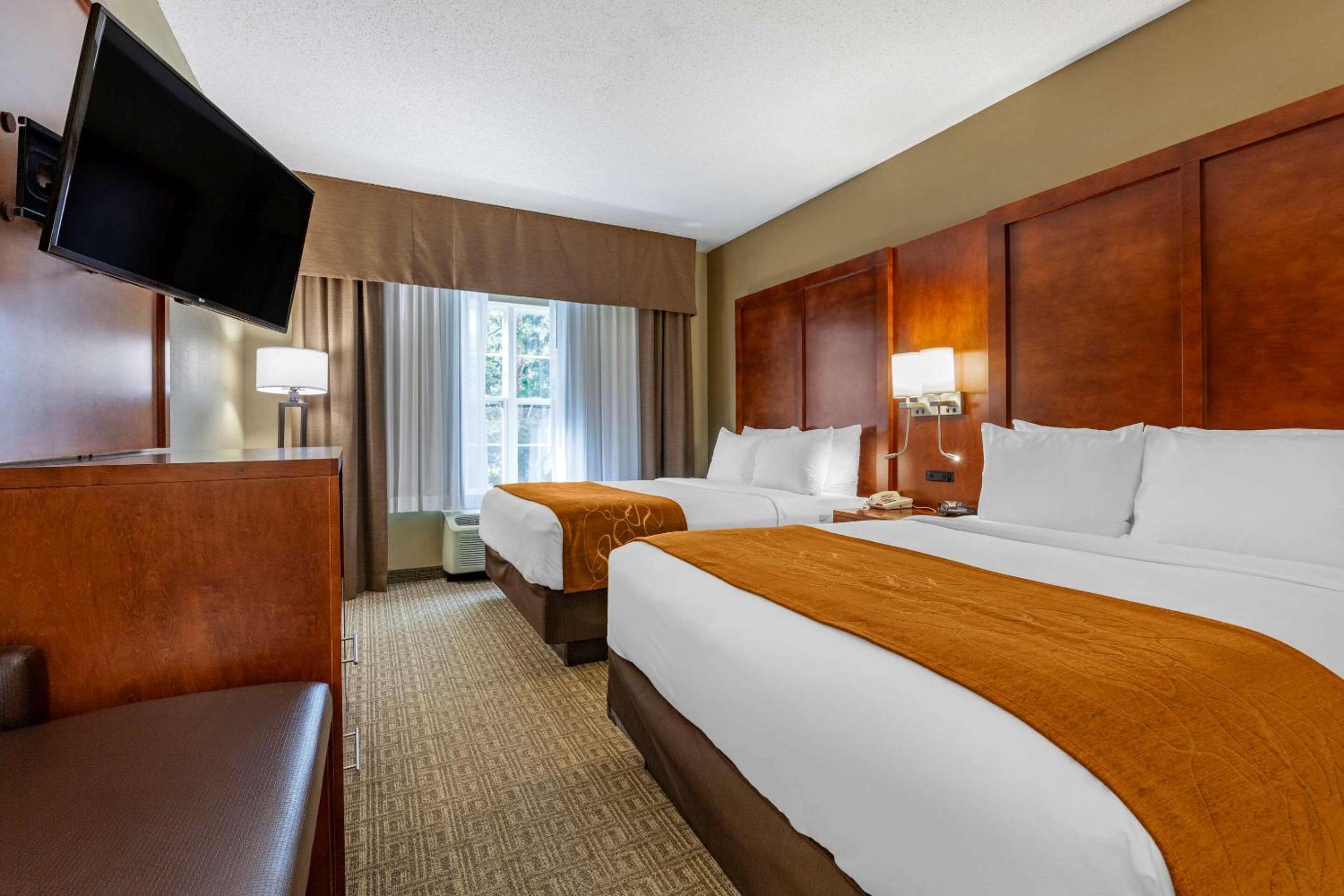 Double Suite with Two Queen Beds - Non-Smoking - Photo 4