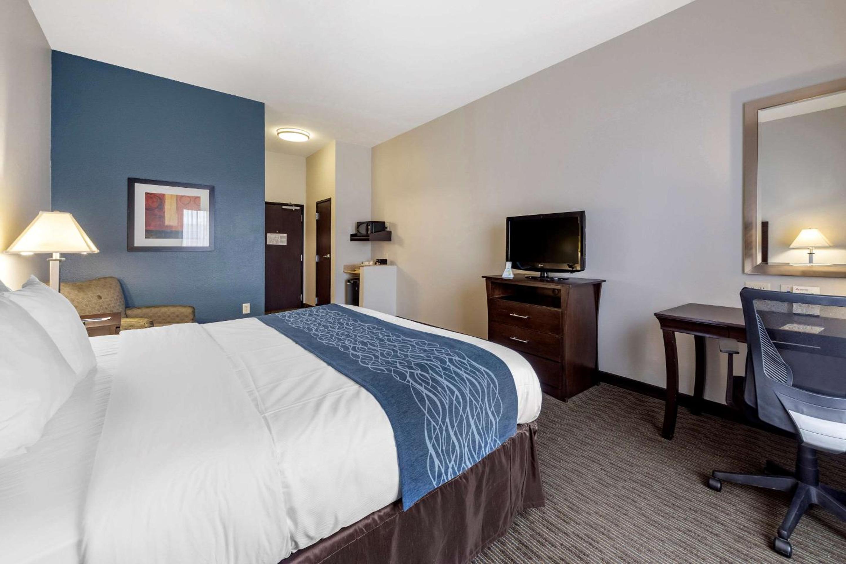 King Room - Non-Smoking - Photo 2
