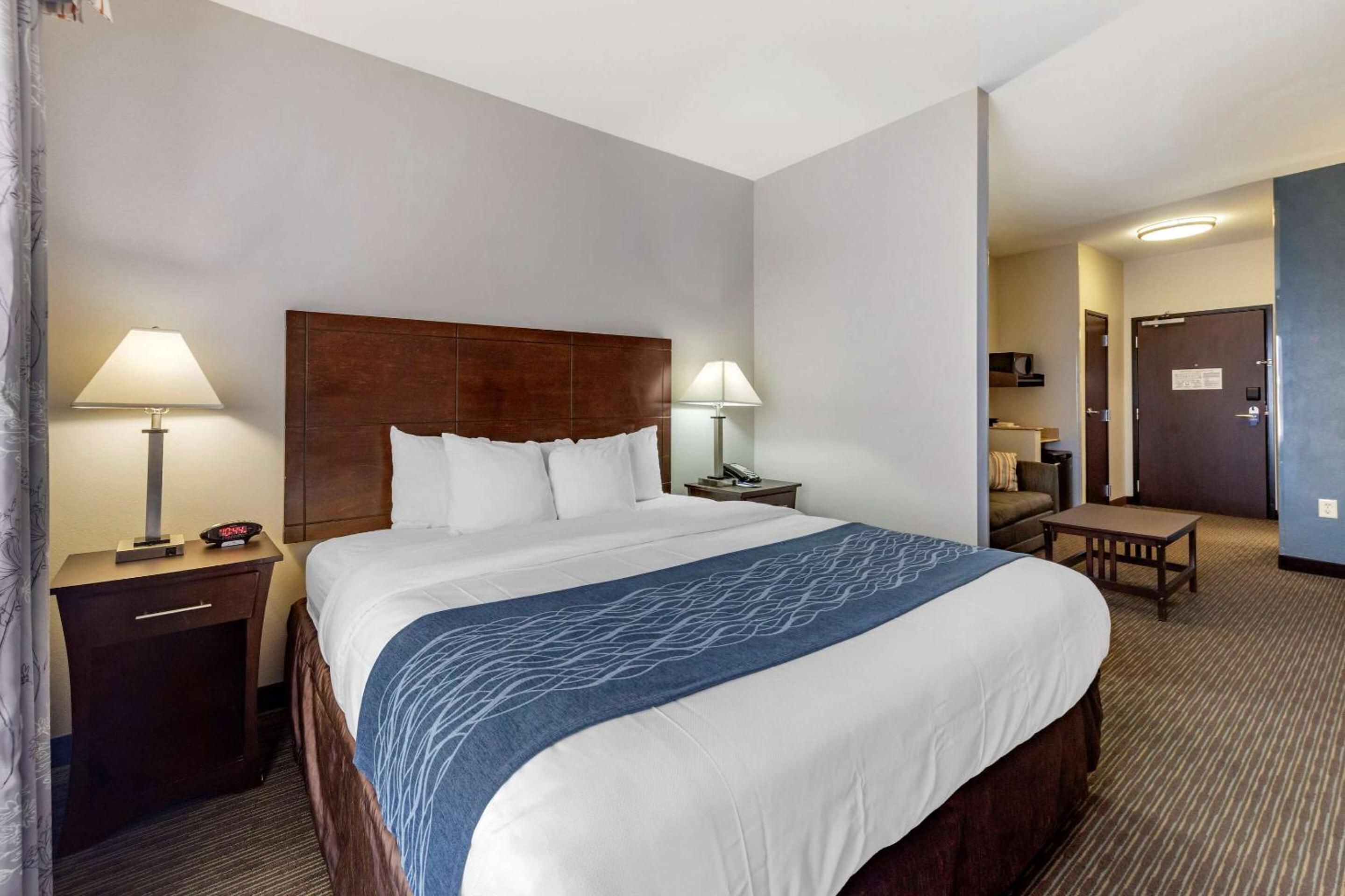 King Suite - Non-Smoking - Photo 1