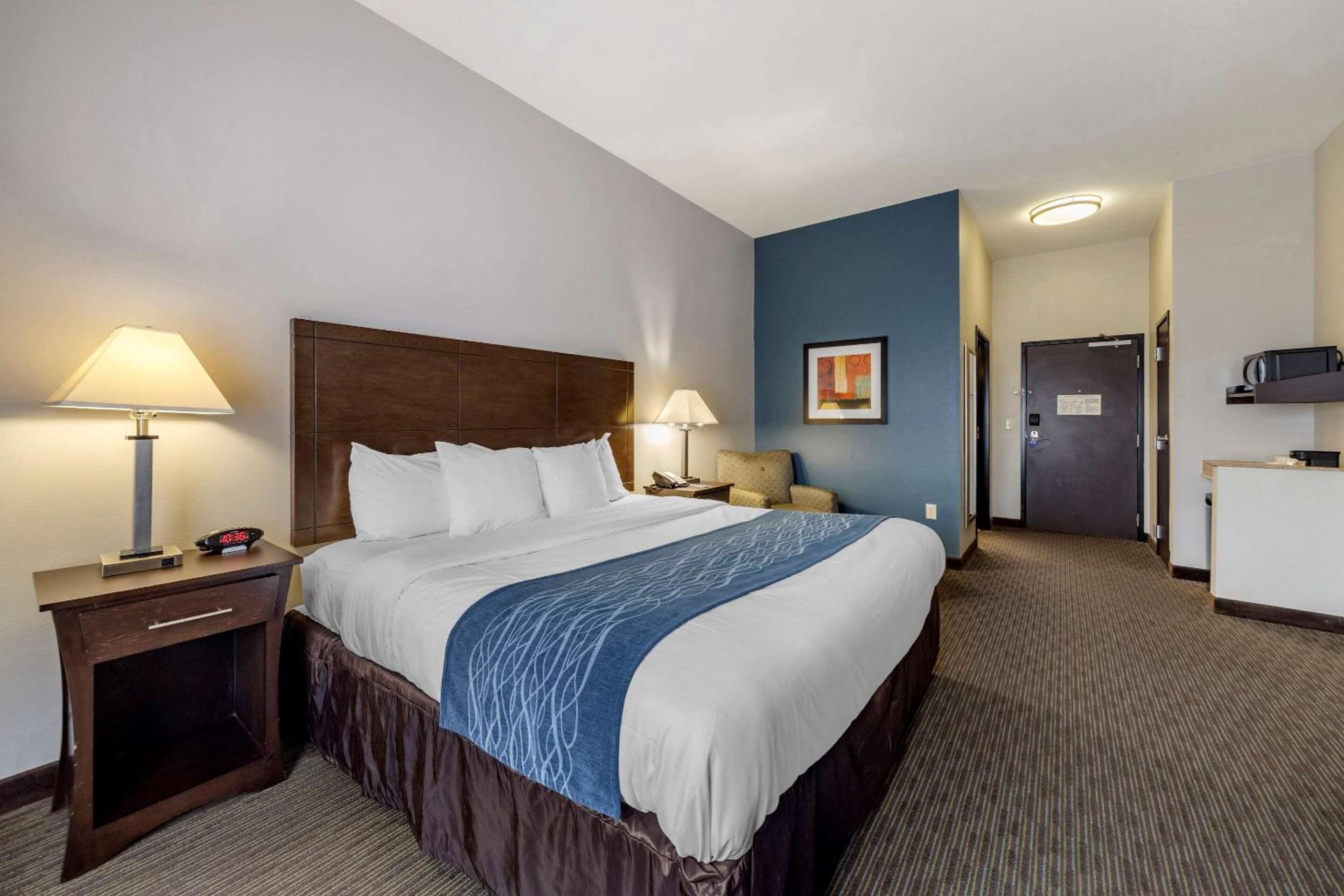 King Room - Non-Smoking - Photo 3