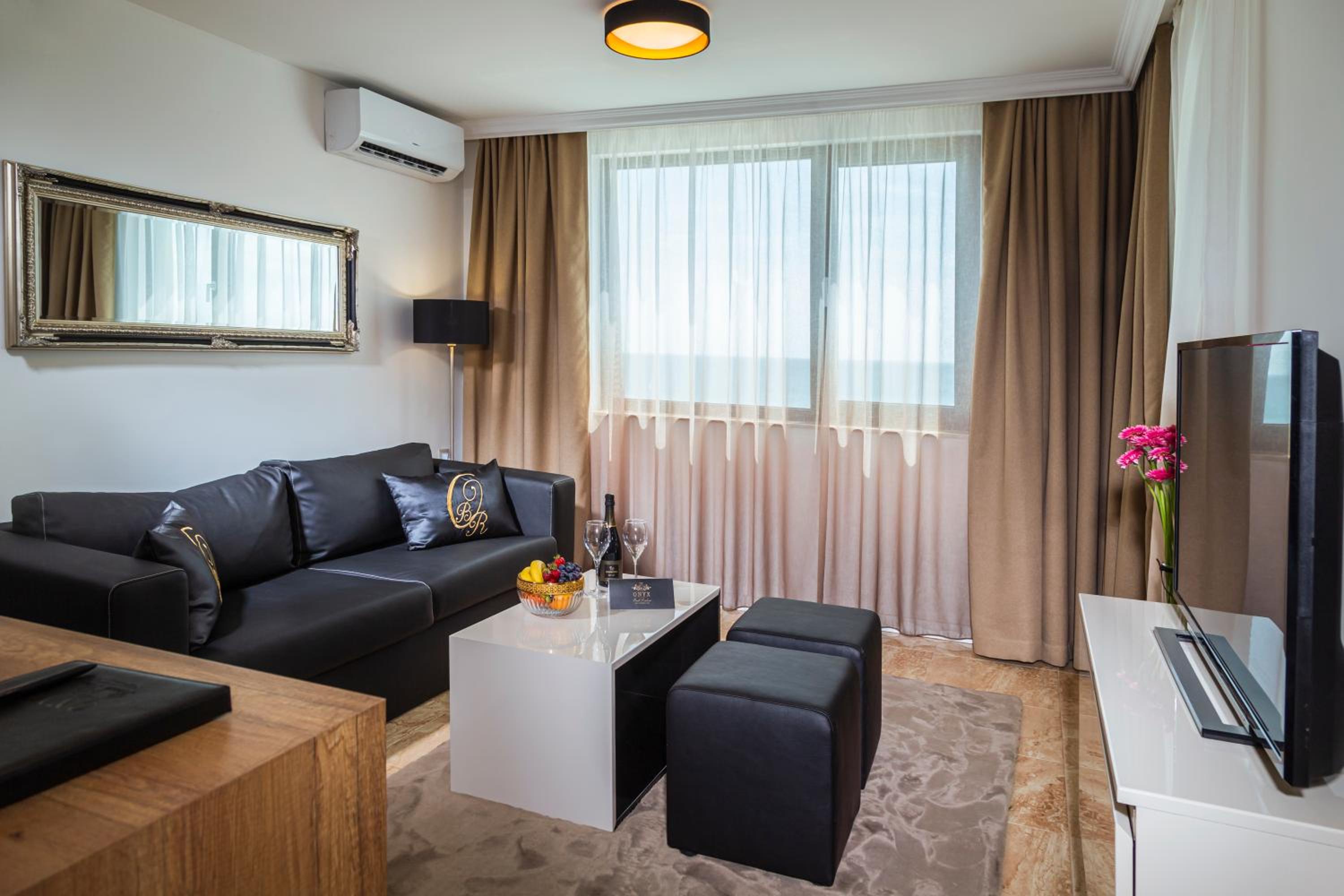 One-Bedroom Apartment with Sea View - Photo 5