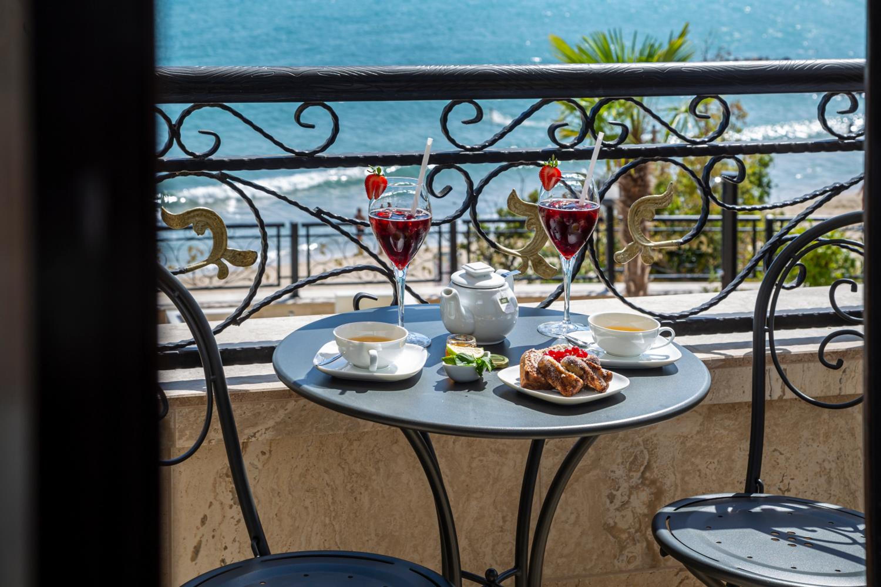 One-Bedroom Apartment with Sea View - Photo 8