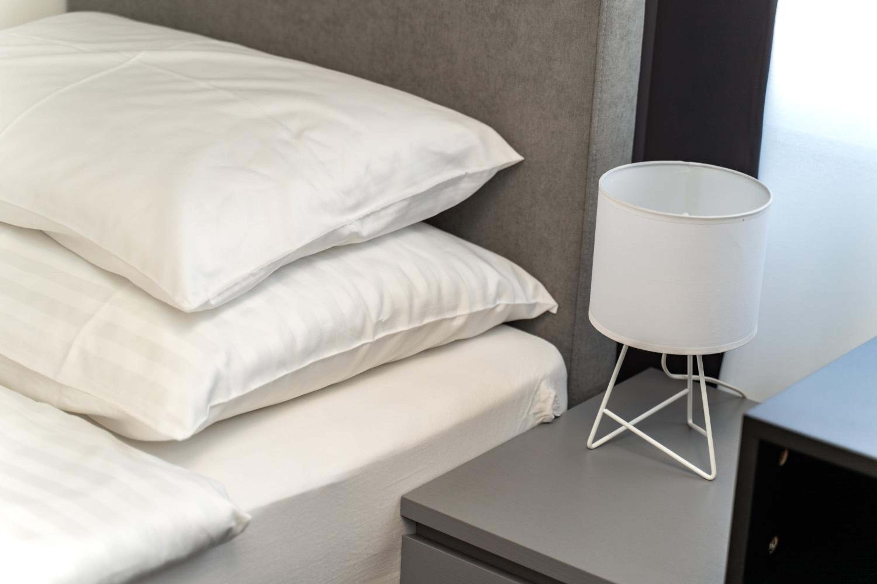 Twin Room with Private Bathroom - Photo 7