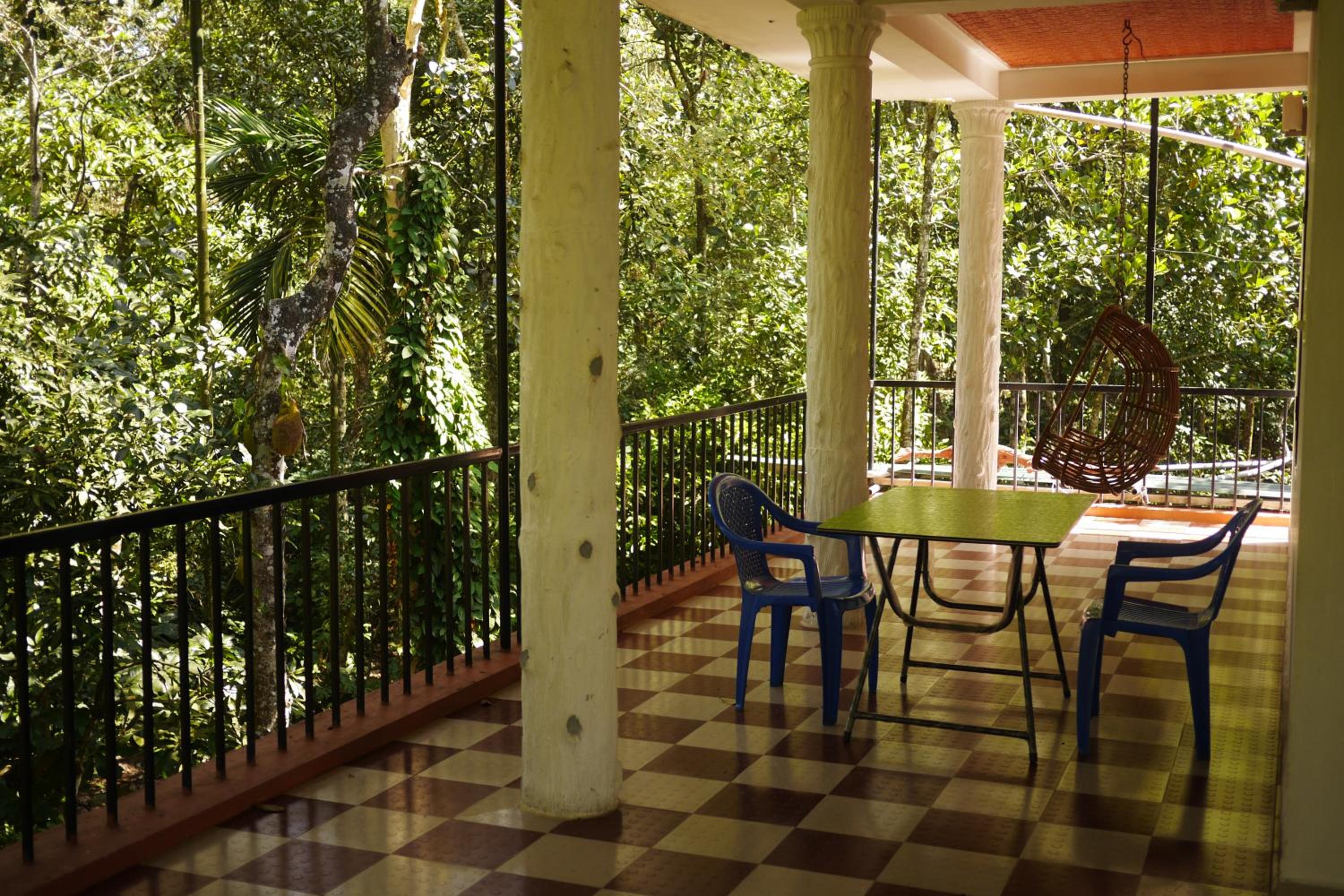 Deluxe Double Room with Balcony photo 2