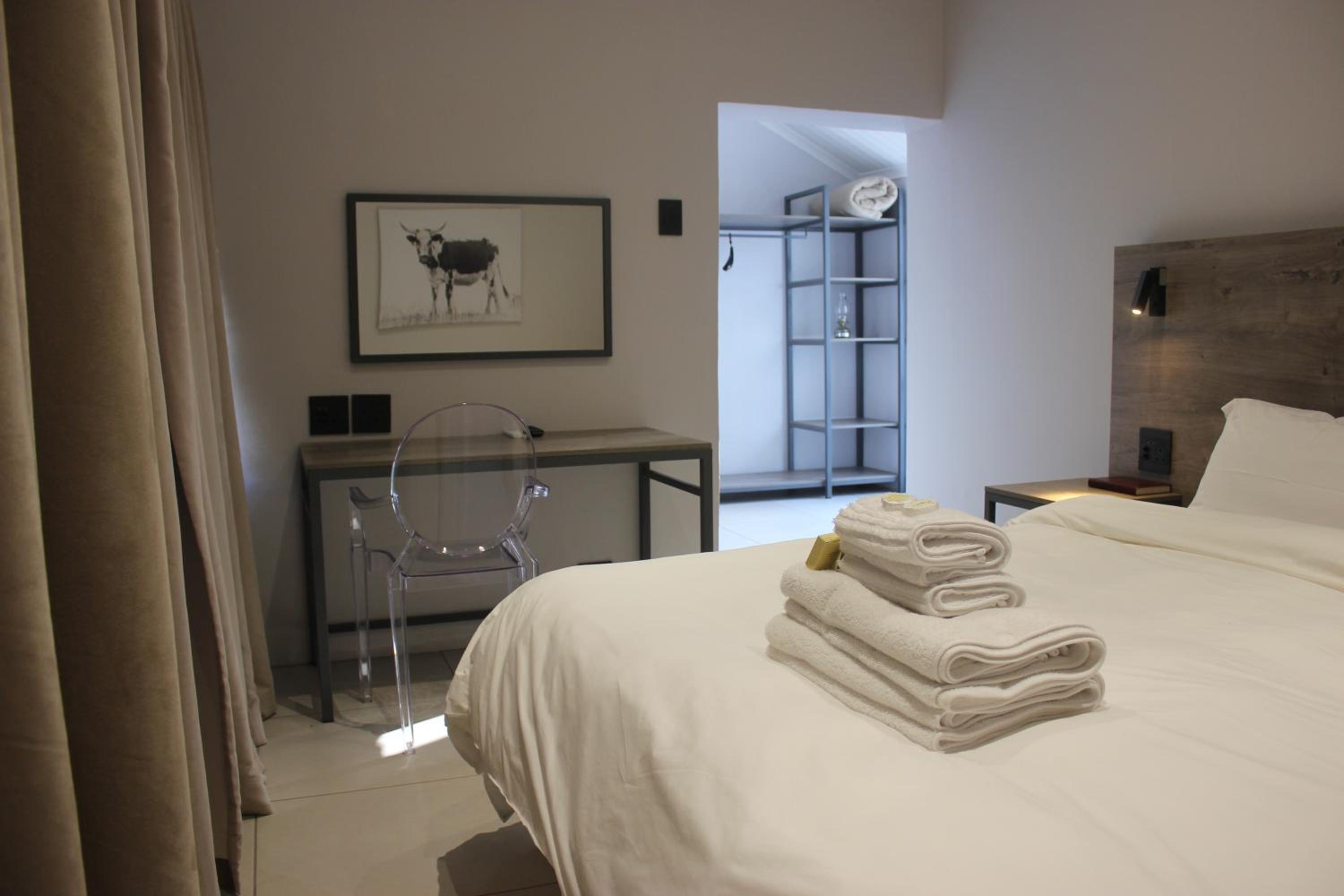 Superior Deluxe Double or Twin Room  - Photo 8