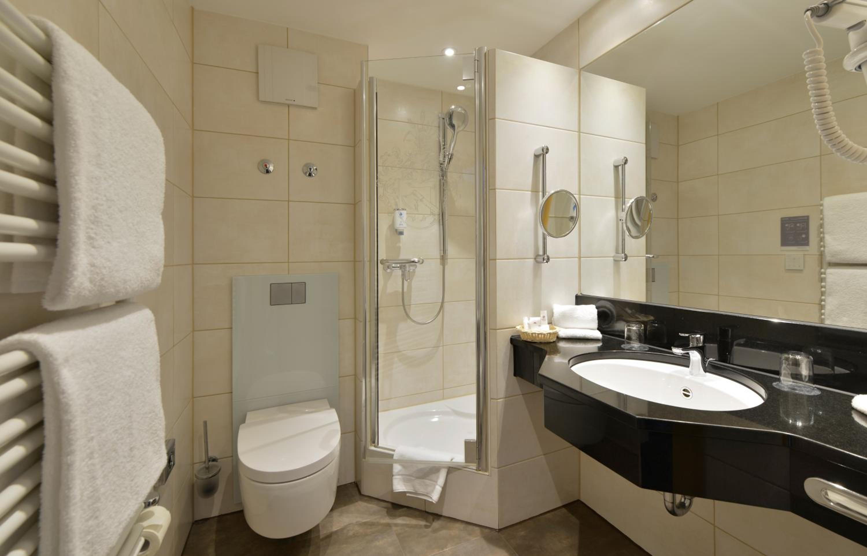 Junior Suite with Balcony - Photo 6