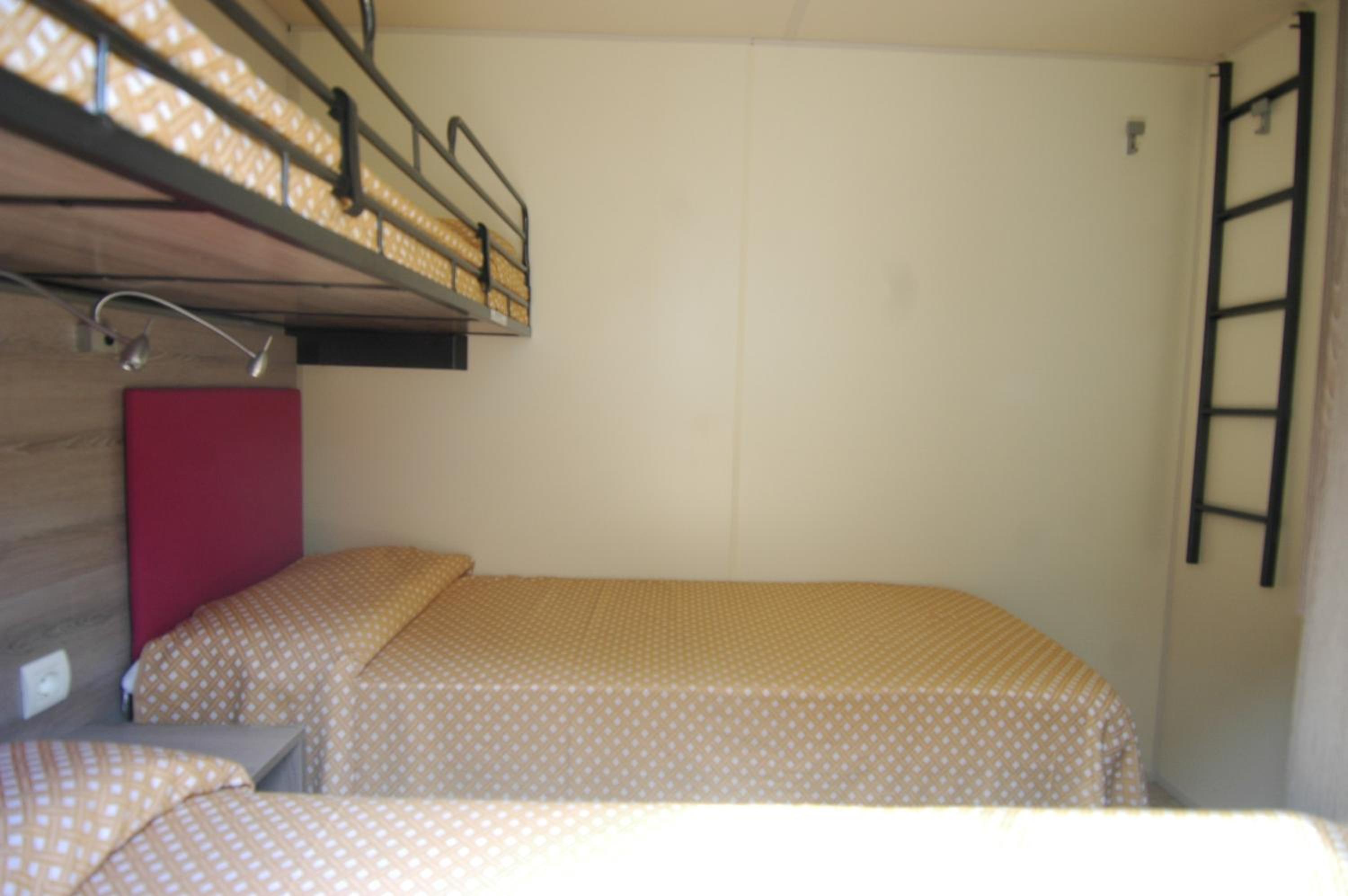 Superior Mobile Home (5 Adults) - Photo 5