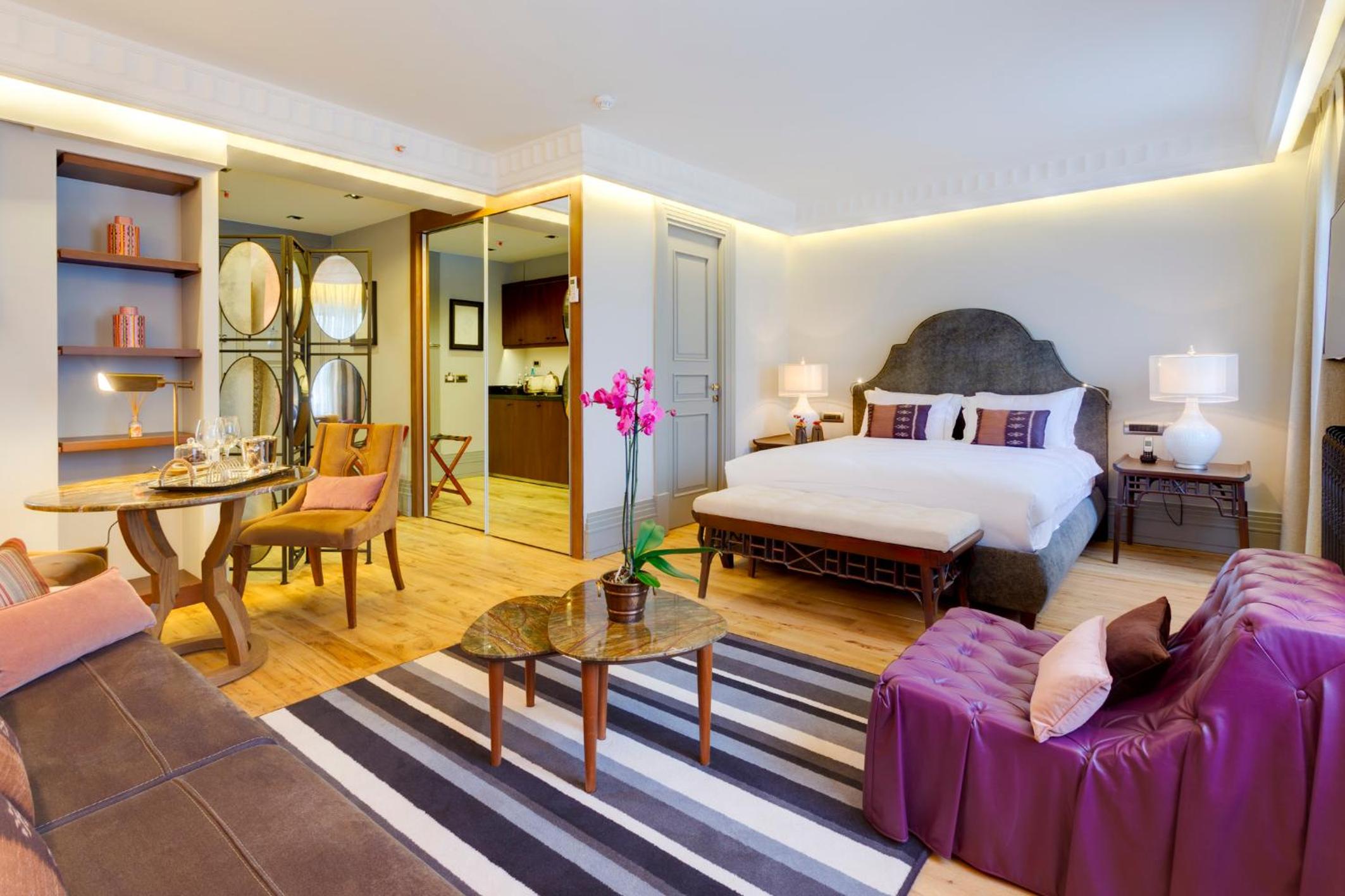 Deluxe Studio with Balcony and City View photo 1