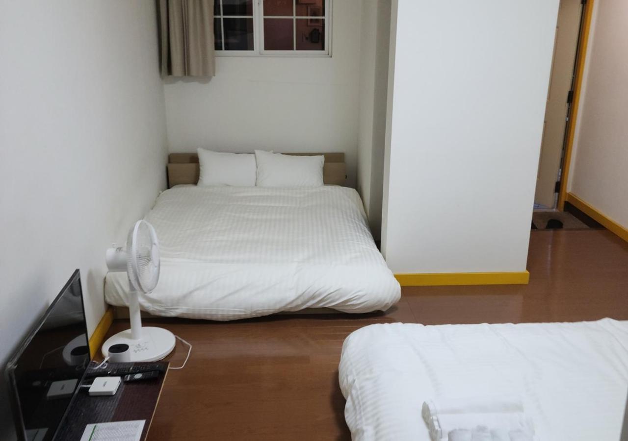 Economy Twin Room - Photo 13