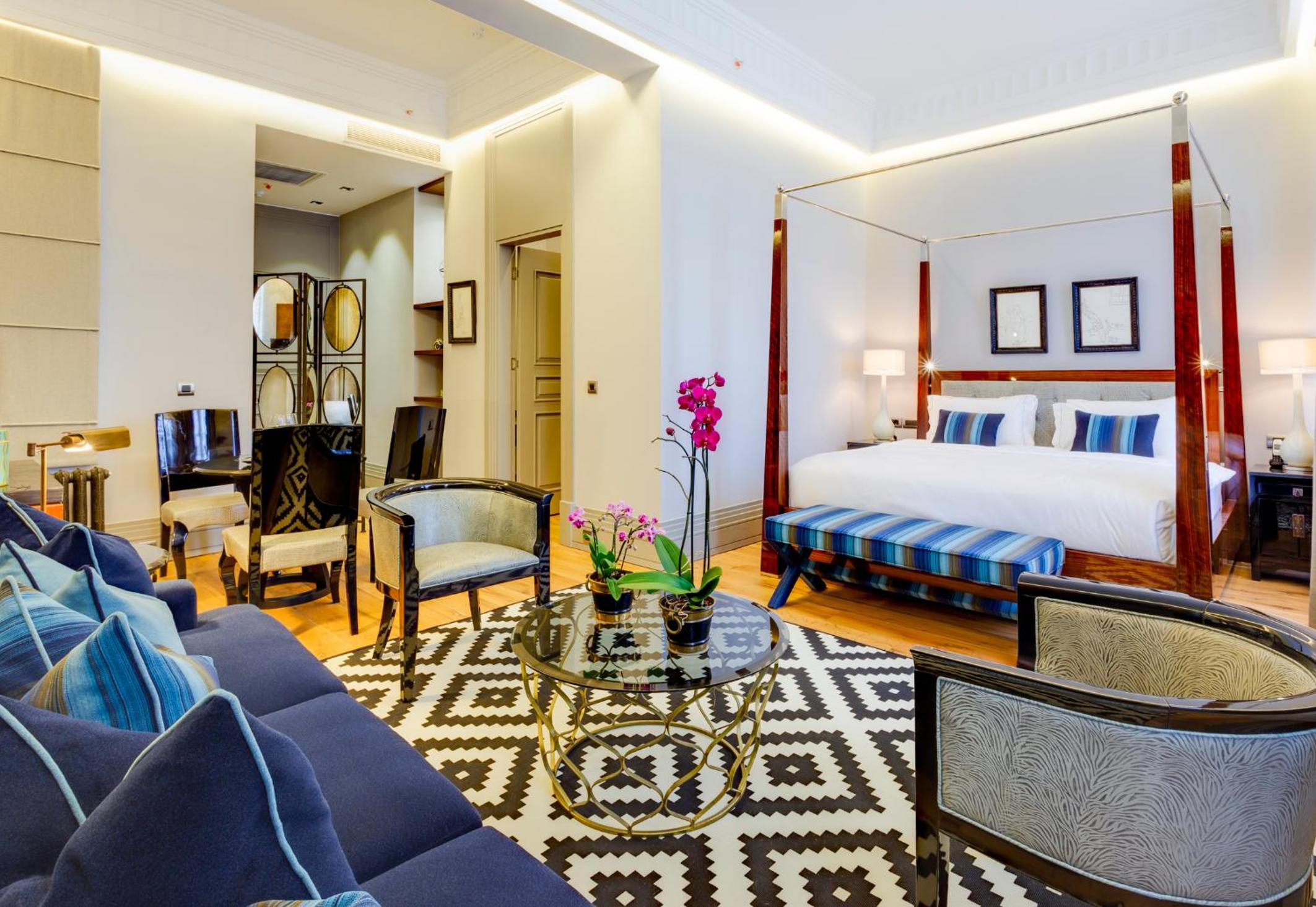 Deluxe Studio with Balcony and City View photo 2