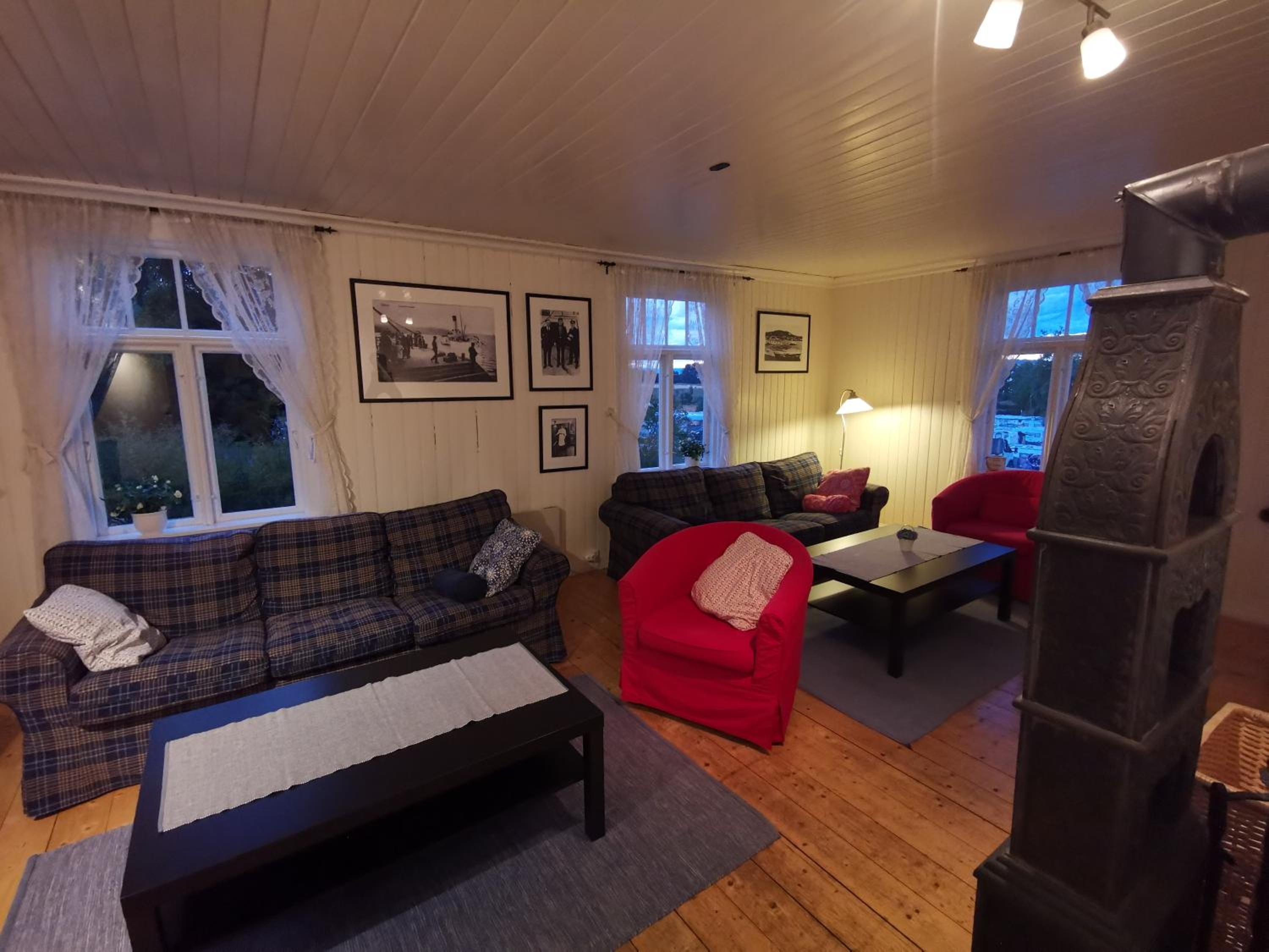 Four-Bedroom House - Photo 16