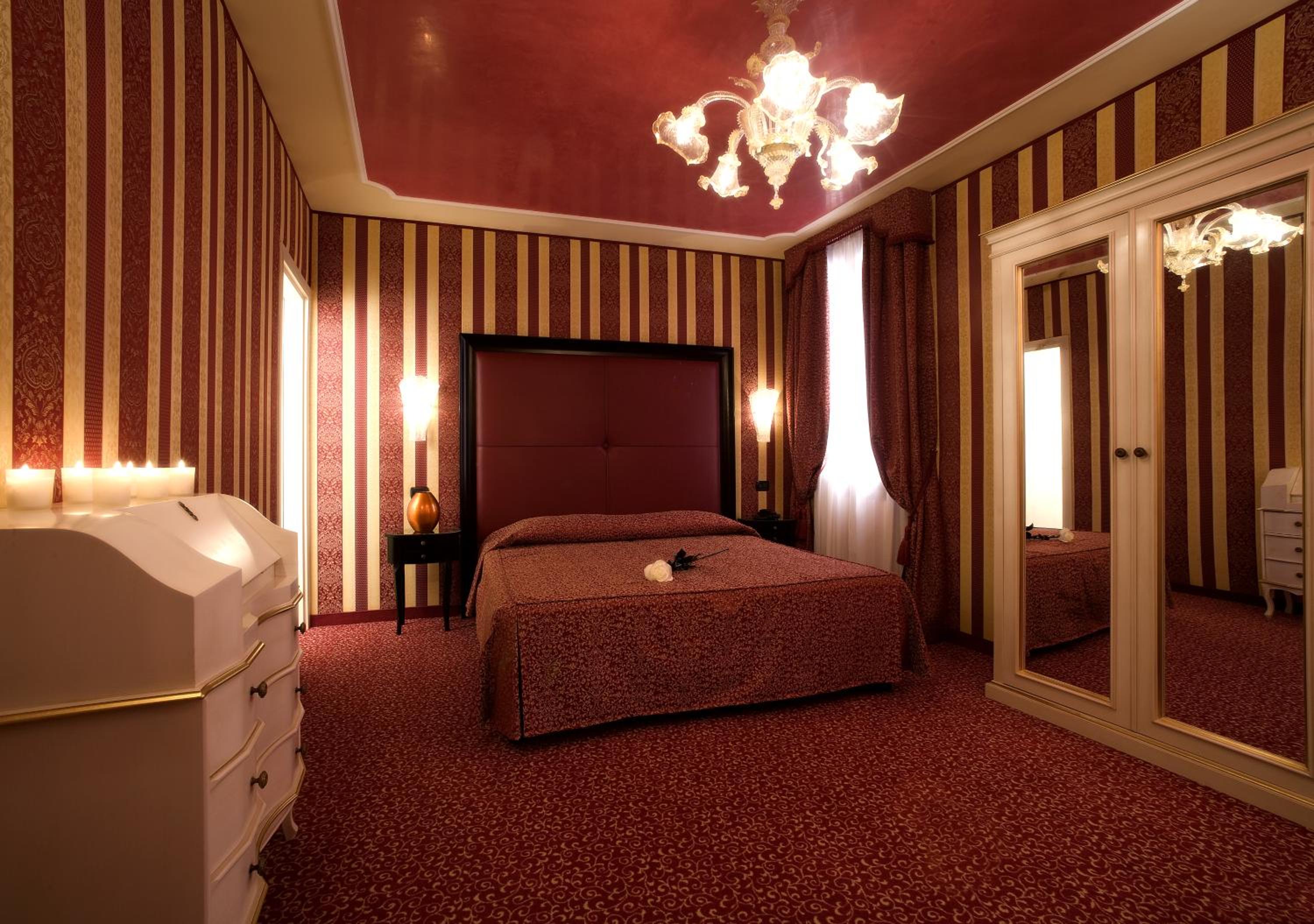Superior Double Room with Canal View photo 2