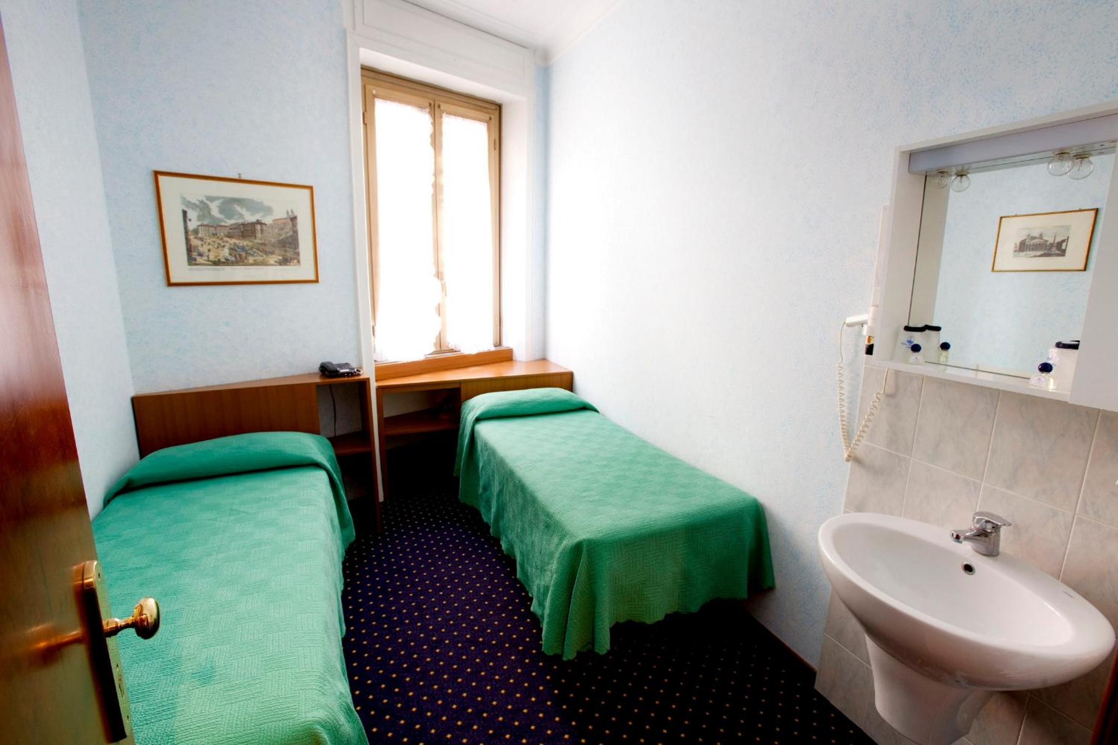 Twin Room with Private External Bathroom photo 1