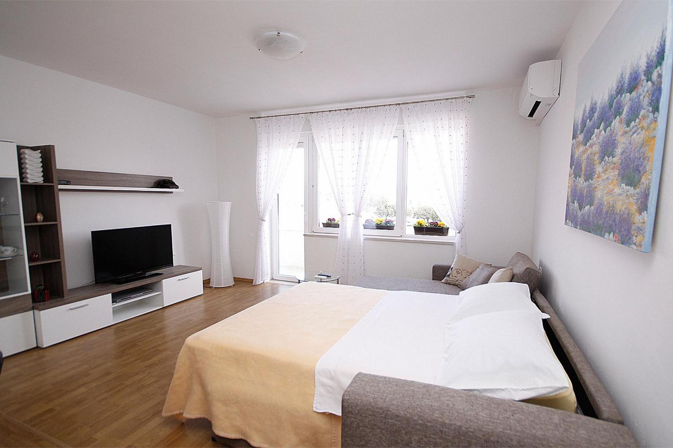 One-Bedroom Apartment with Balcony