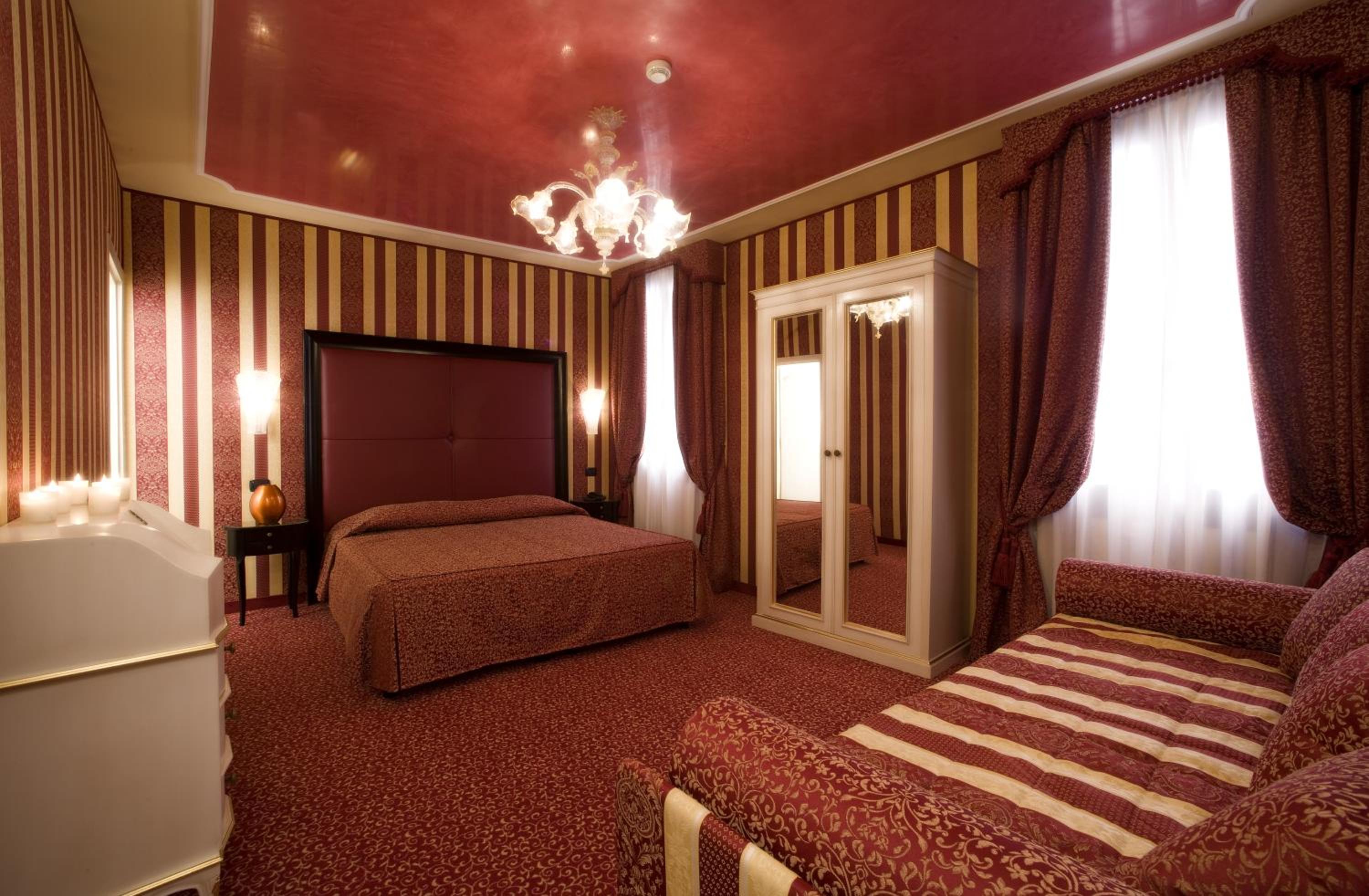 Superior Double Room with Canal View photo 3
