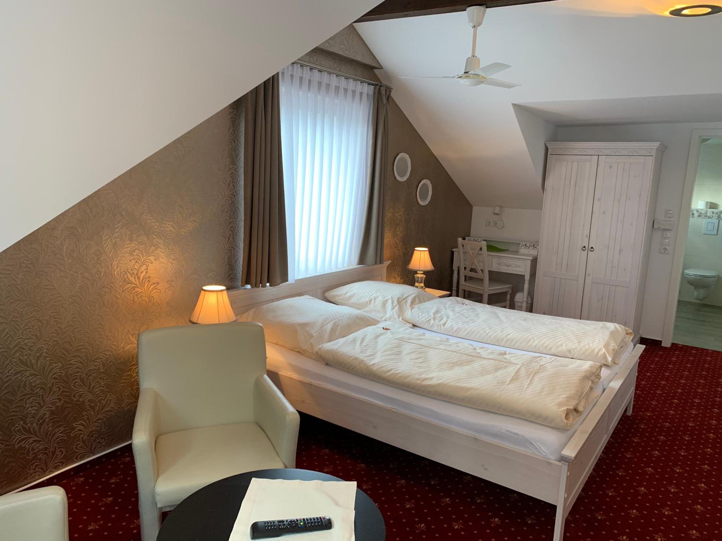 Deluxe Double Room with Shower - Photo 1