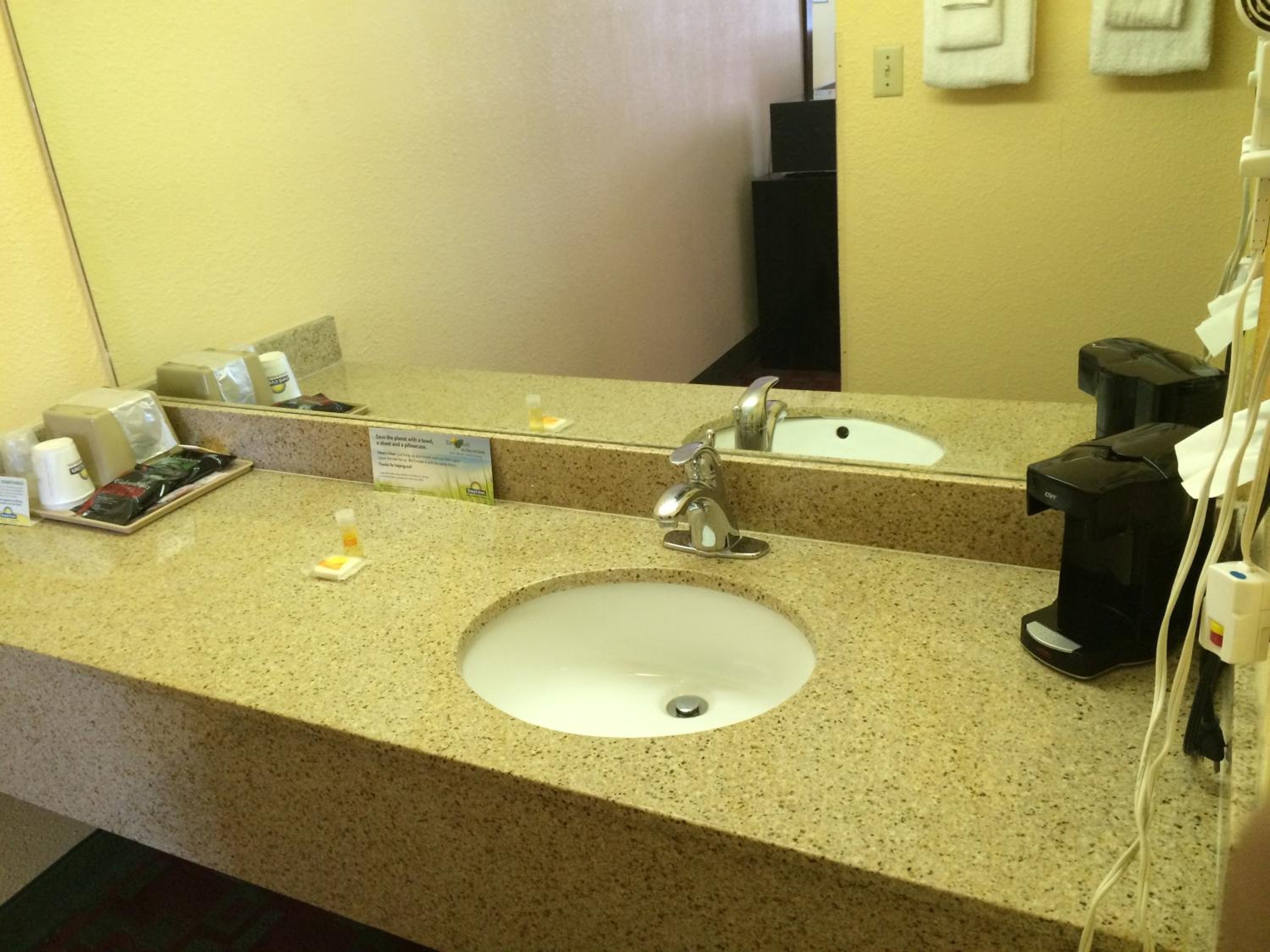 King Room - Non-Smoking - Photo 2