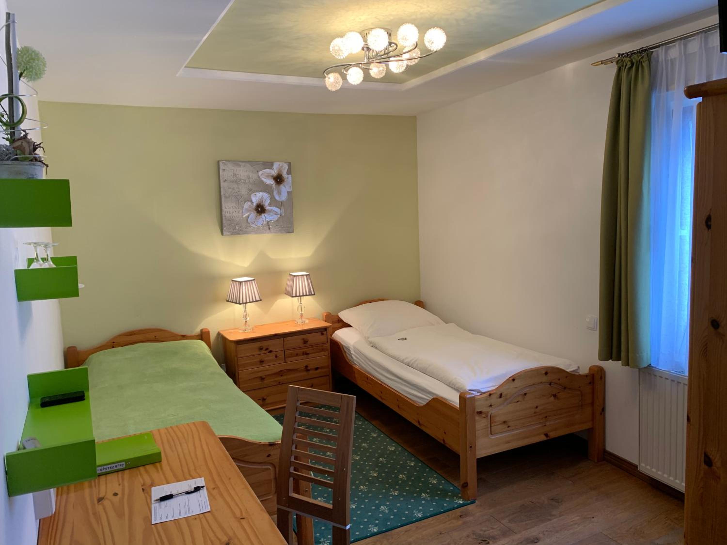 Standard Twin Room - Photo 1