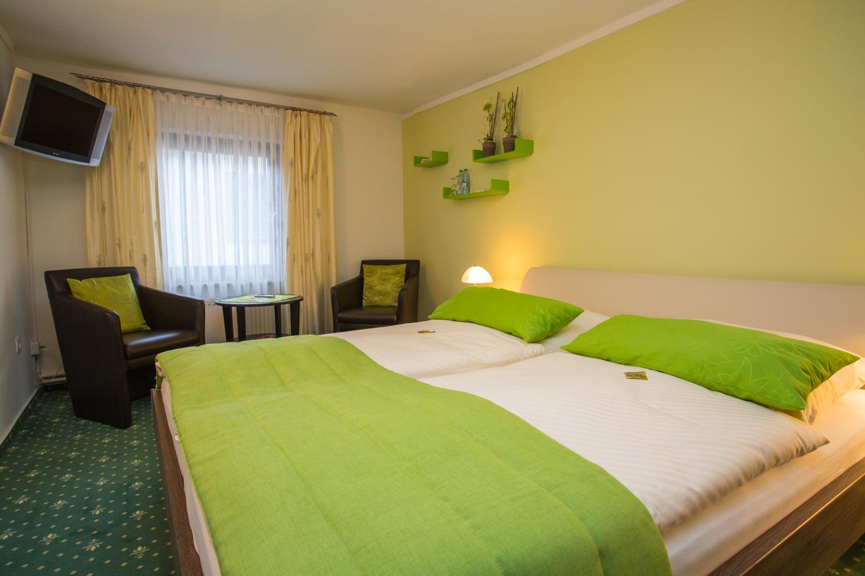 Double Room with Private Bathroom - Photo 1