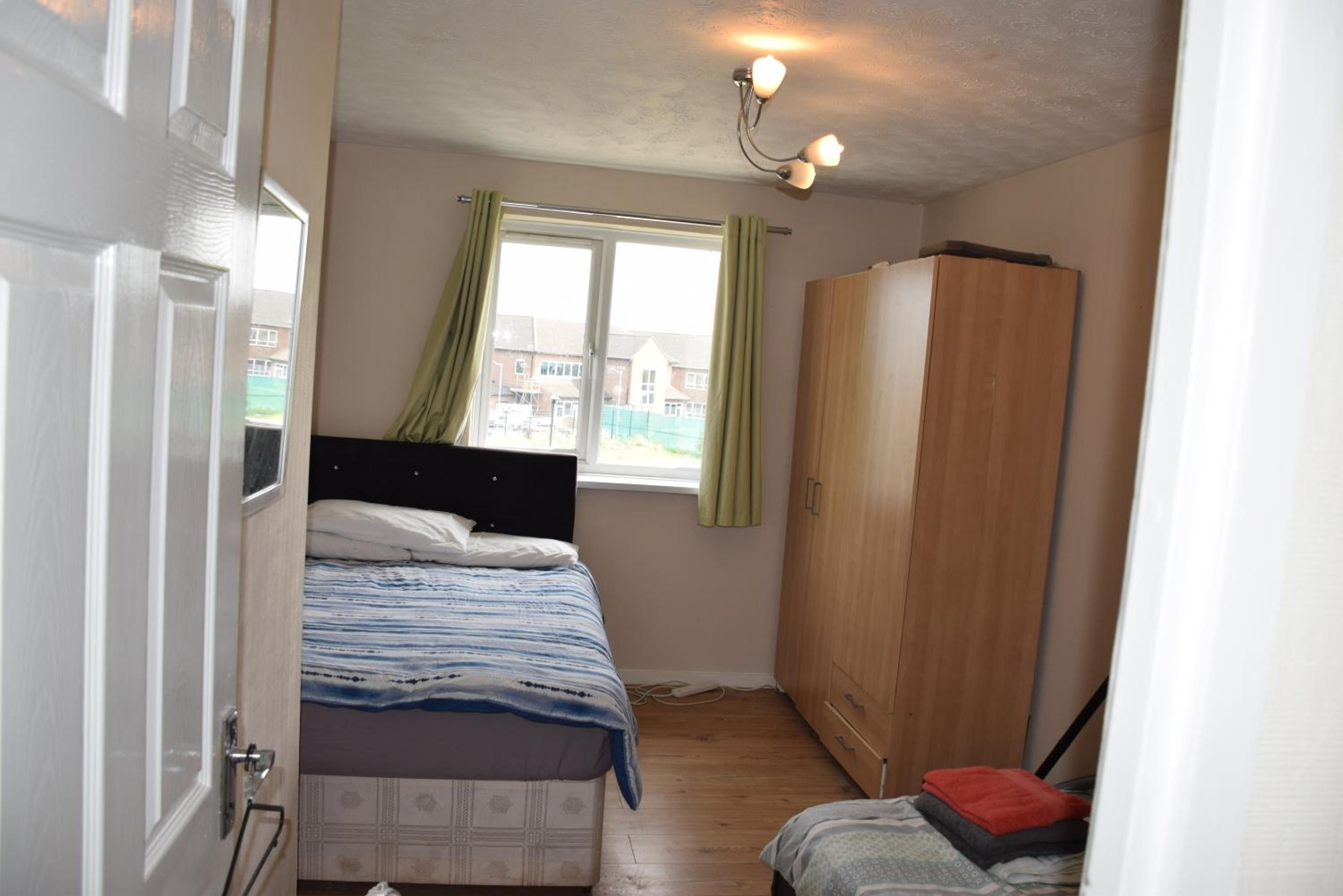 One-Bedroom Apartment photo 1