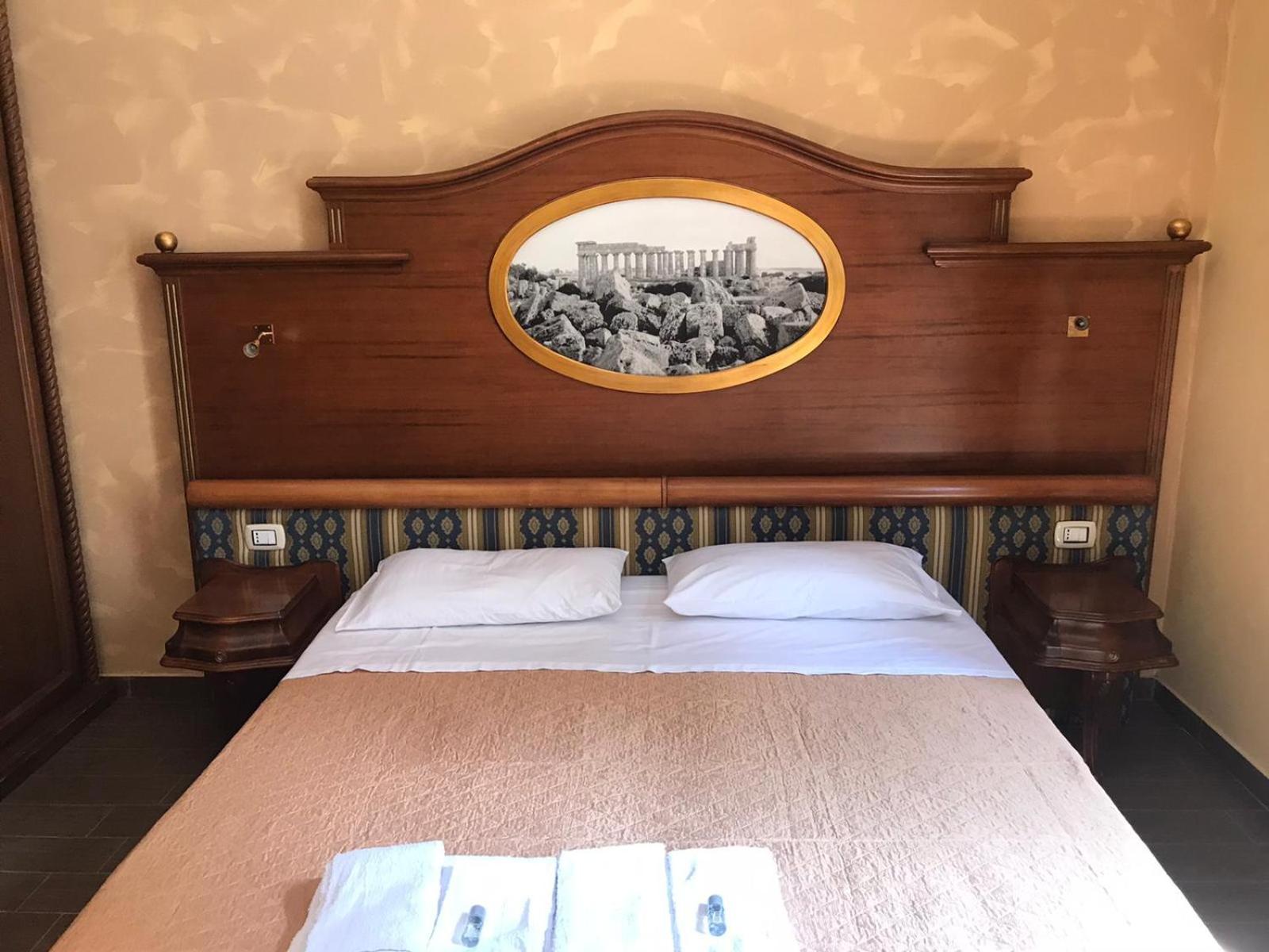 Double or Twin Room with Balcony - Photo 12