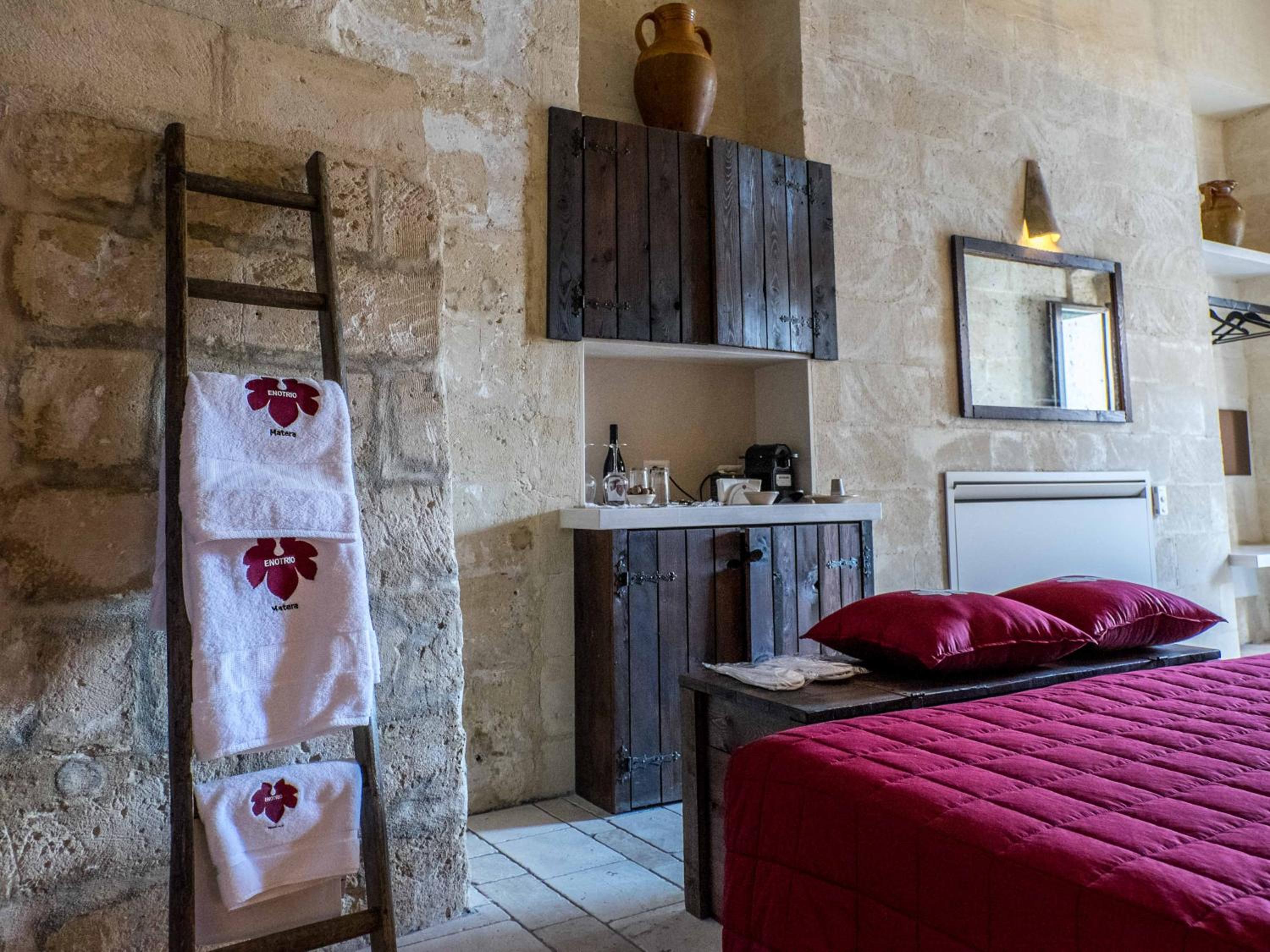 Deluxe Double Room - Photo 9