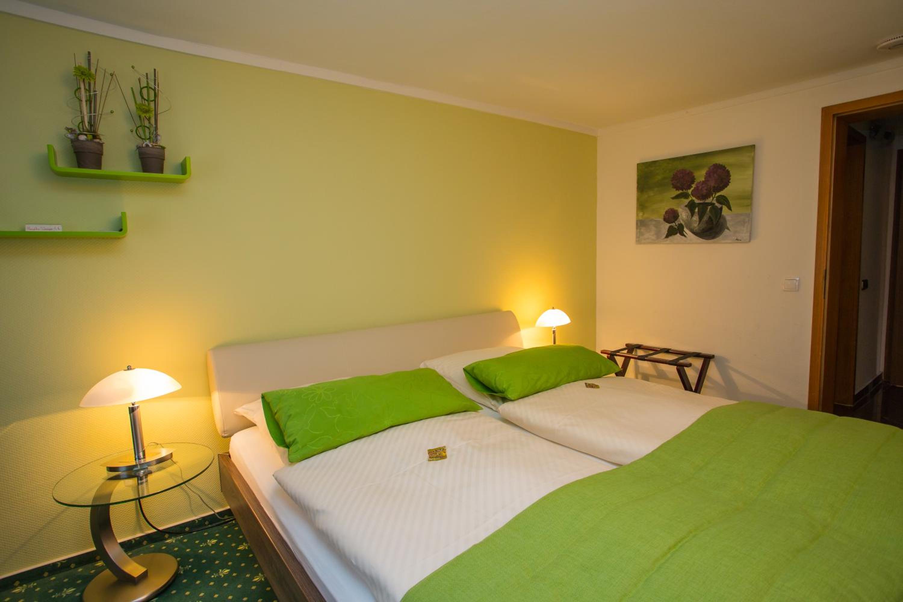 Double Room with Private Bathroom - Photo 3