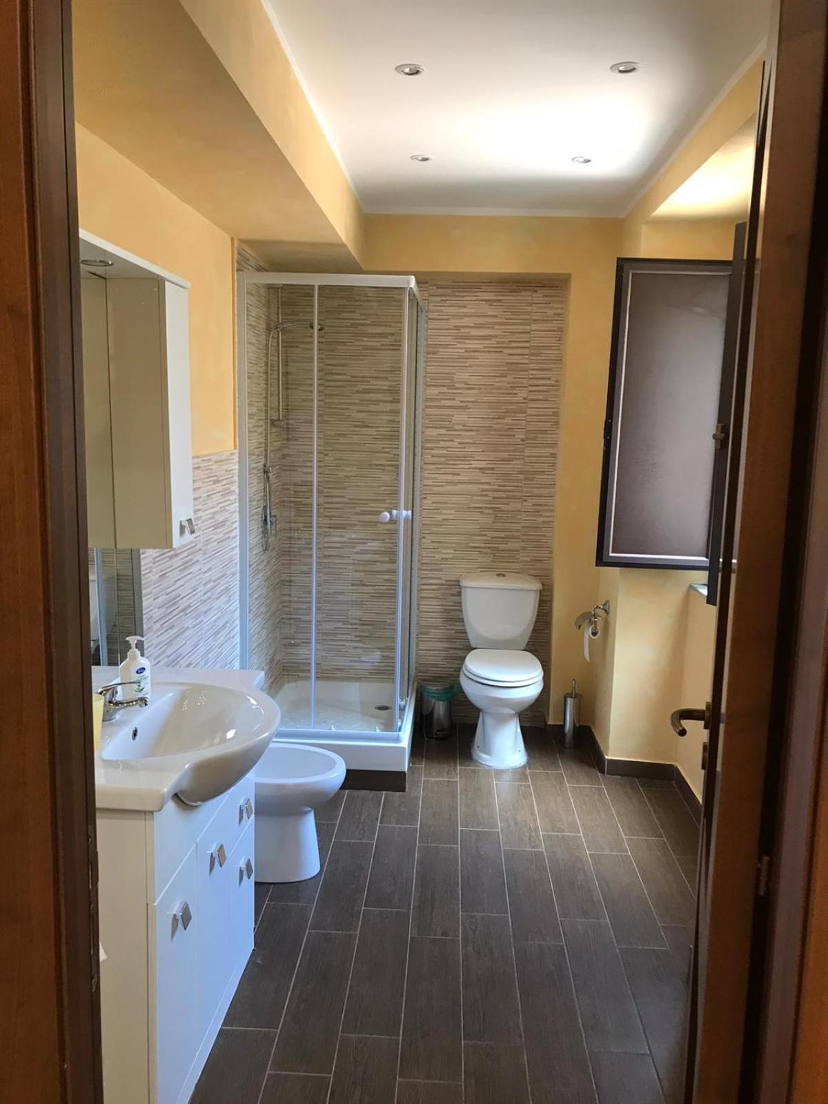 Double or Twin Room with Balcony - Photo 2
