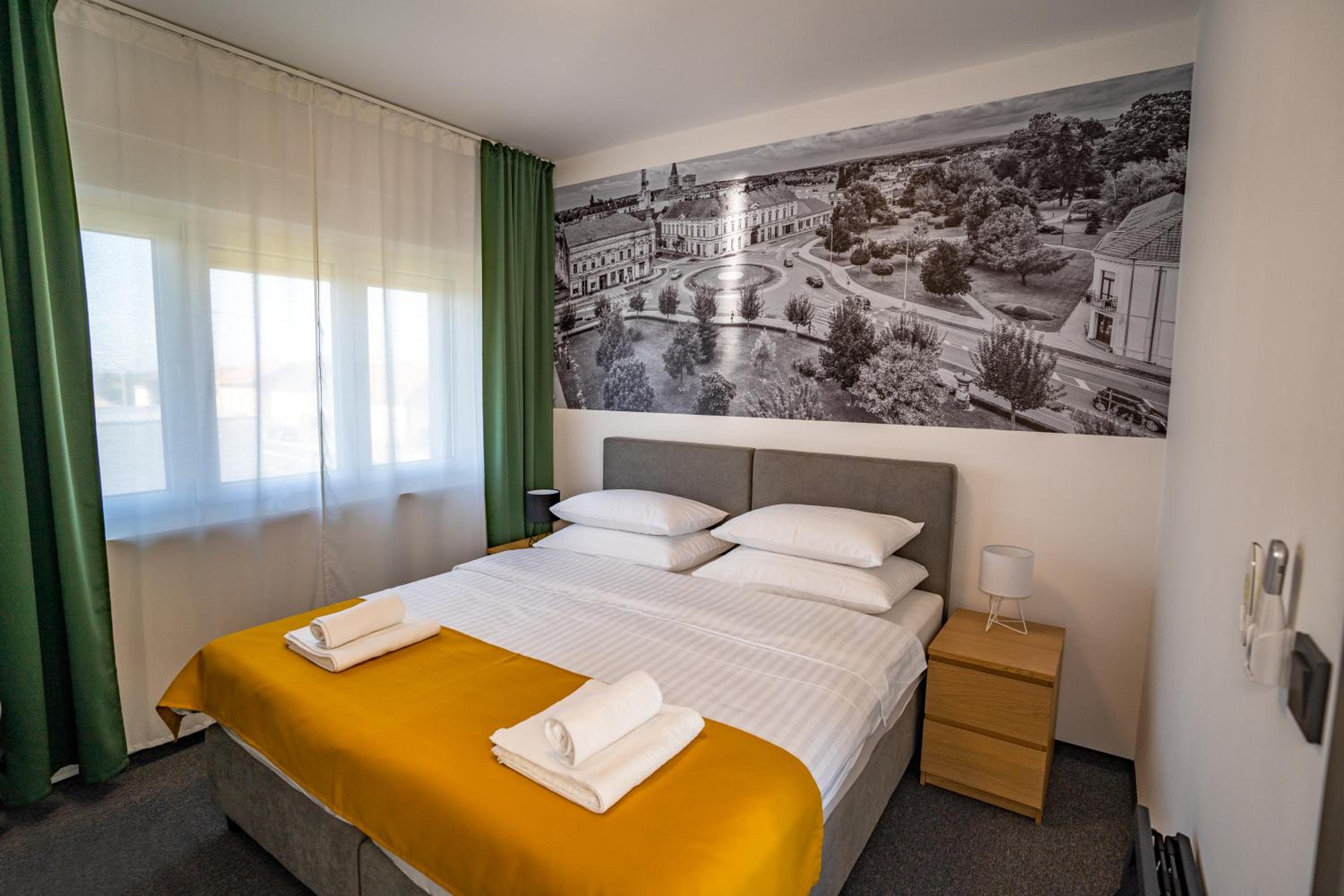Double Room with Private Bathroom - Photo 2