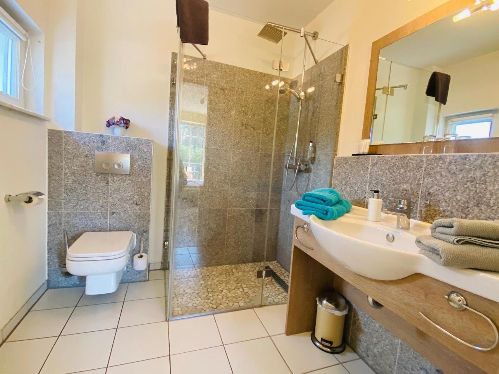 Double Room - Photo 7