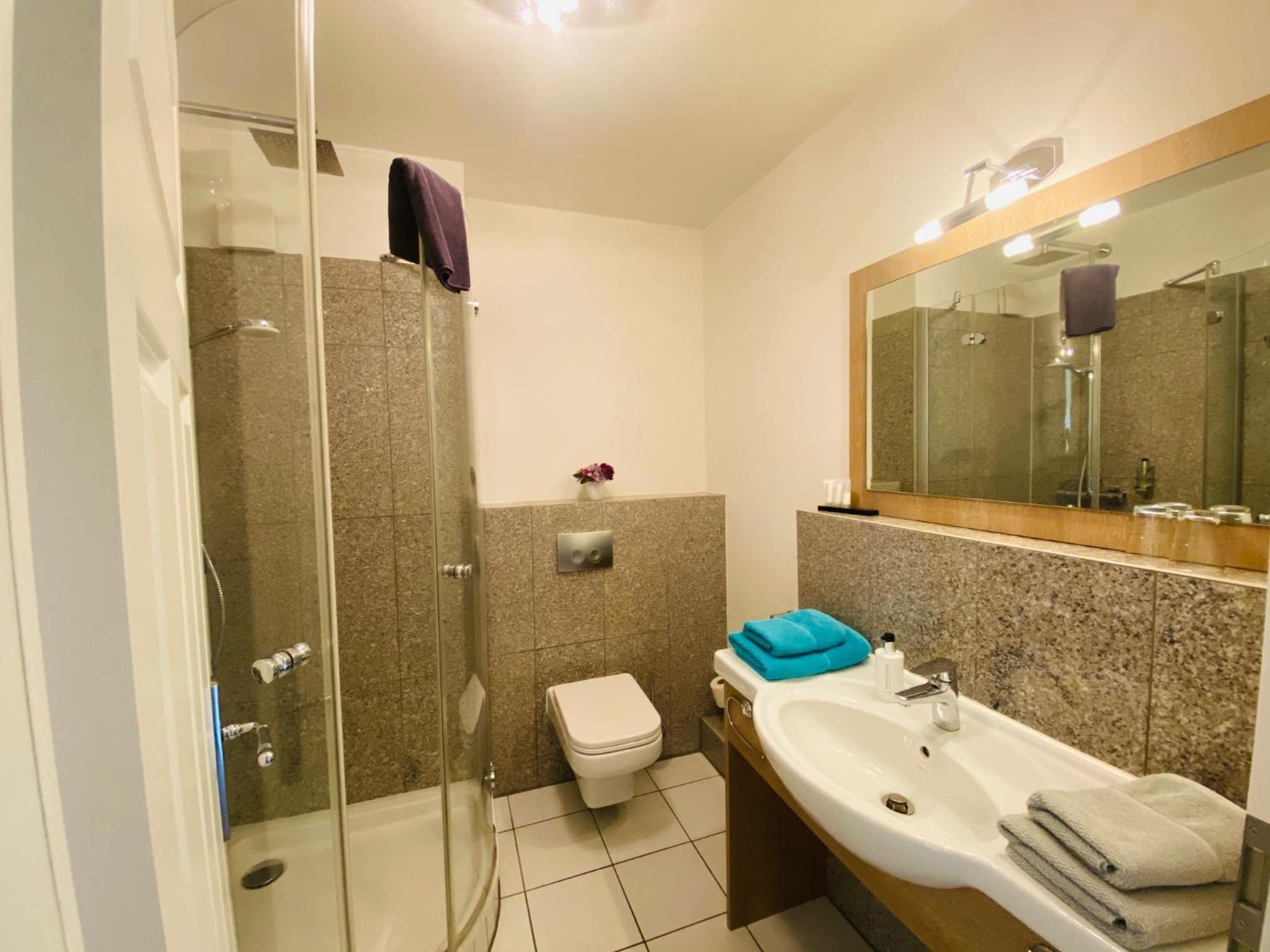 Double Room - Photo 6
